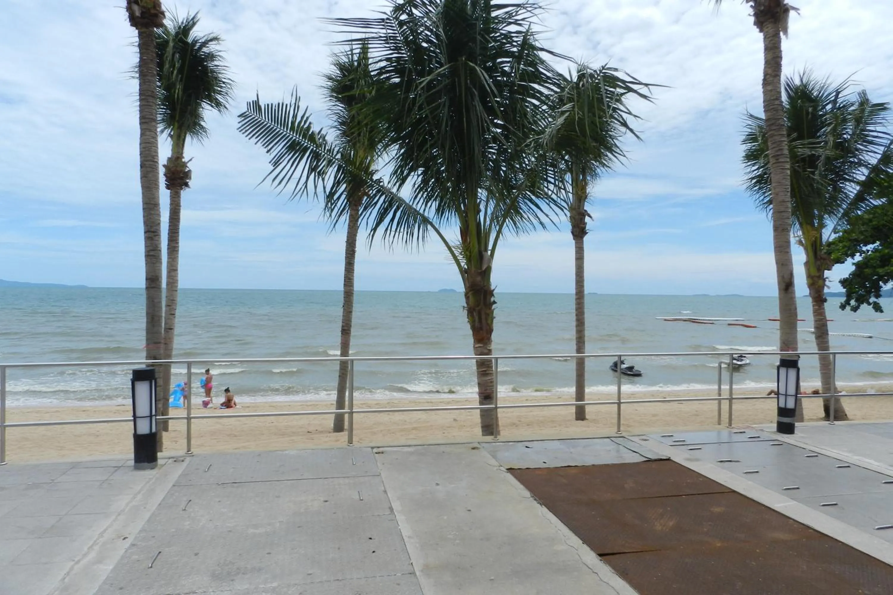 Beach in NEOcondo @ PATTAYA