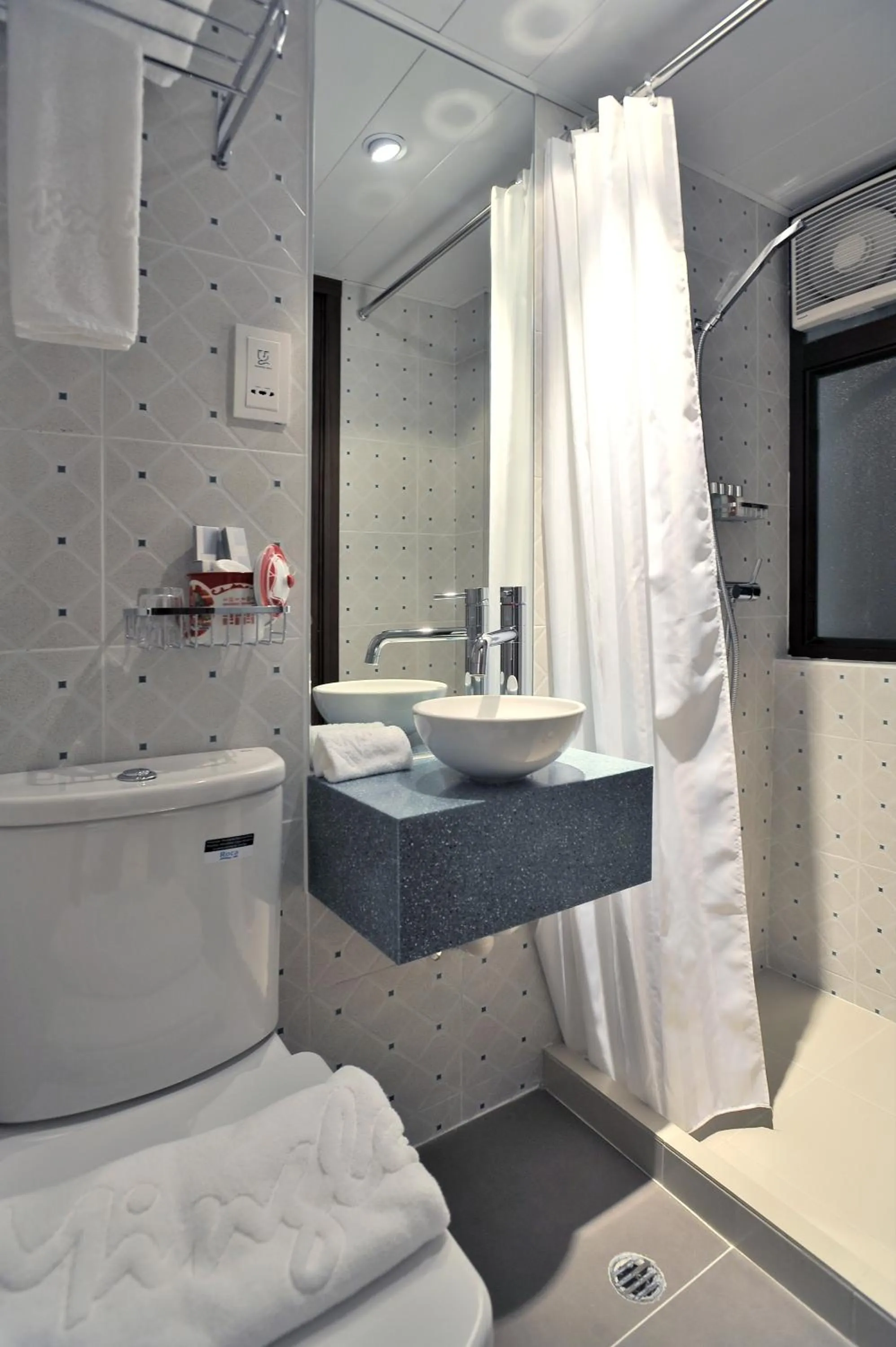 Hot Tub in Mingle by The Park