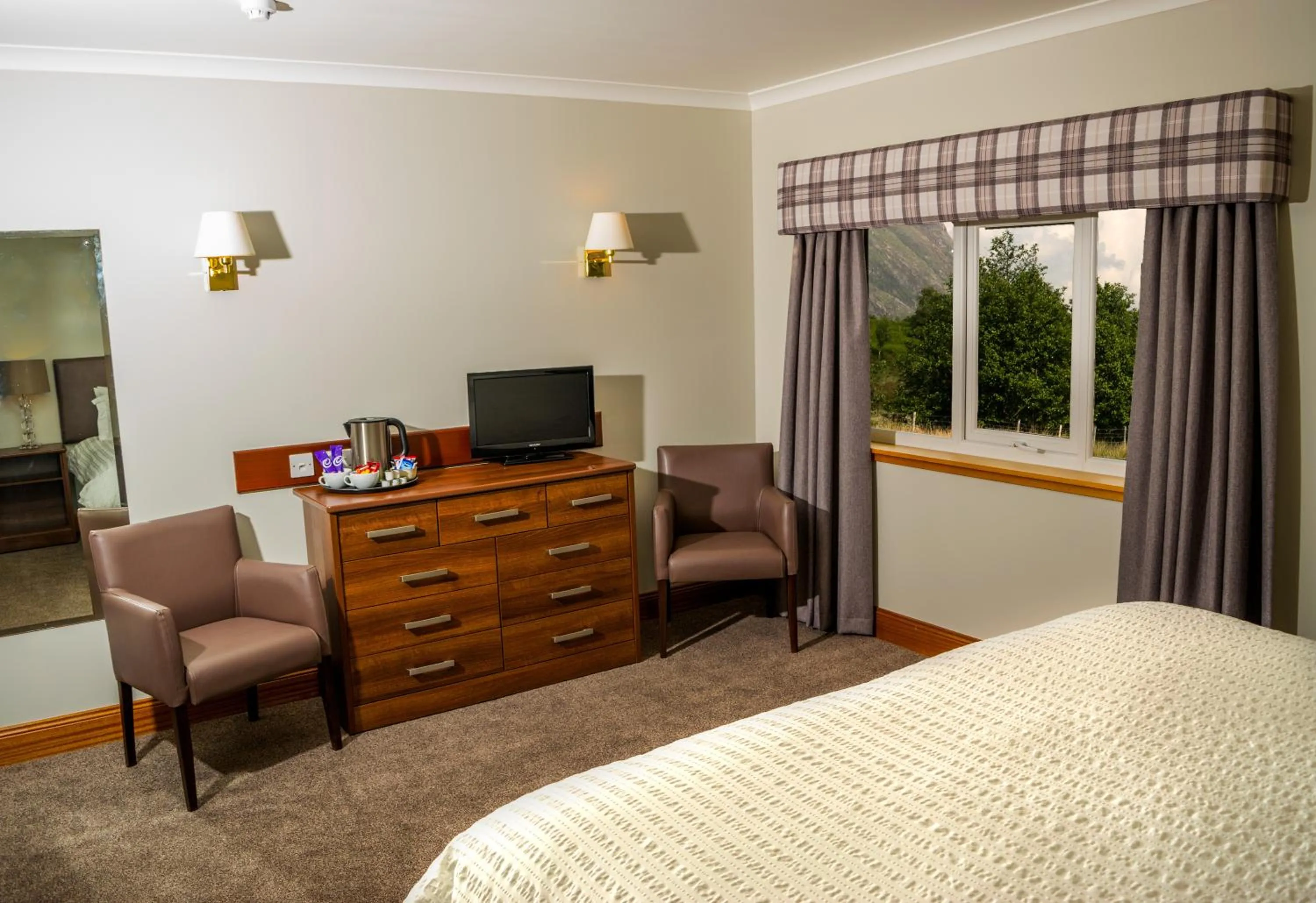 Photo of the whole room, Bed in Tyndrum Lodges