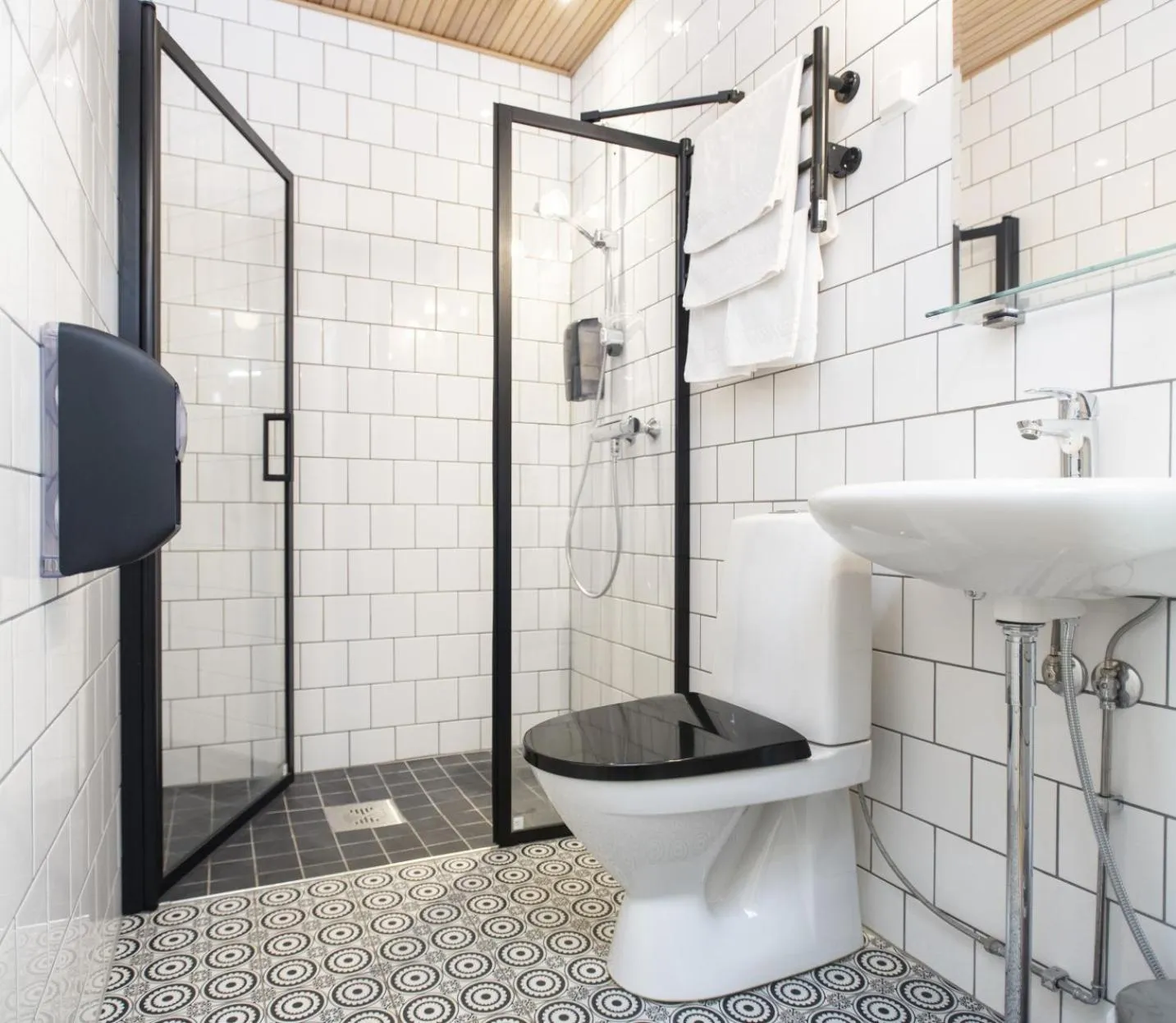 Shower in Hotelli Ville