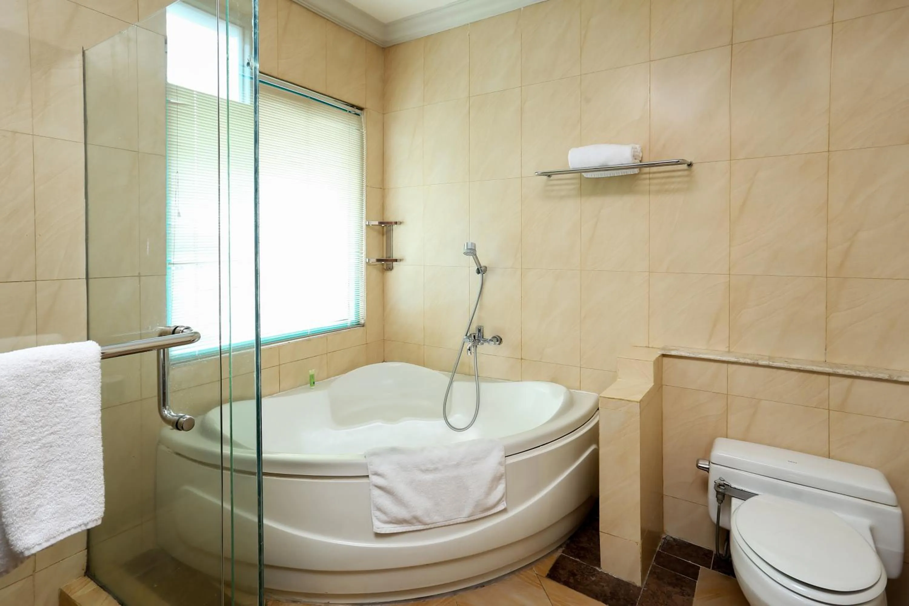 Bath in Blue Sky Hotel Balikpapan
