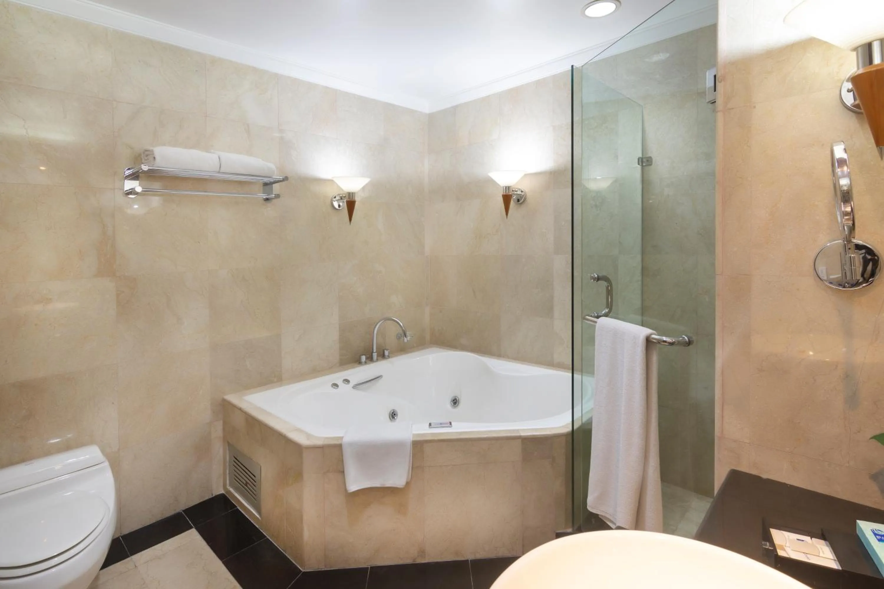 Bath in Blue Sky Hotel Balikpapan