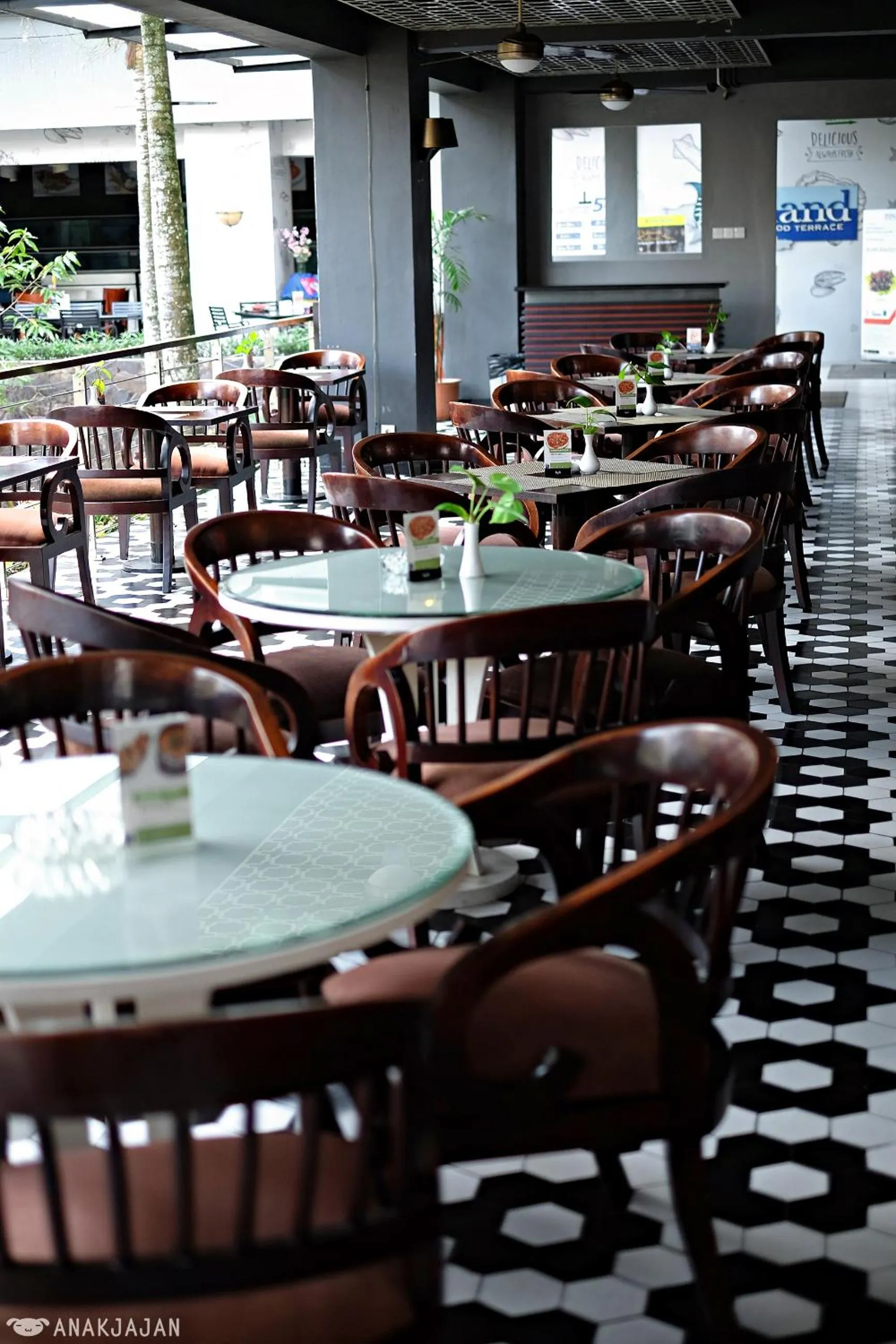 Restaurant/places to eat in Blue Sky Hotel Balikpapan