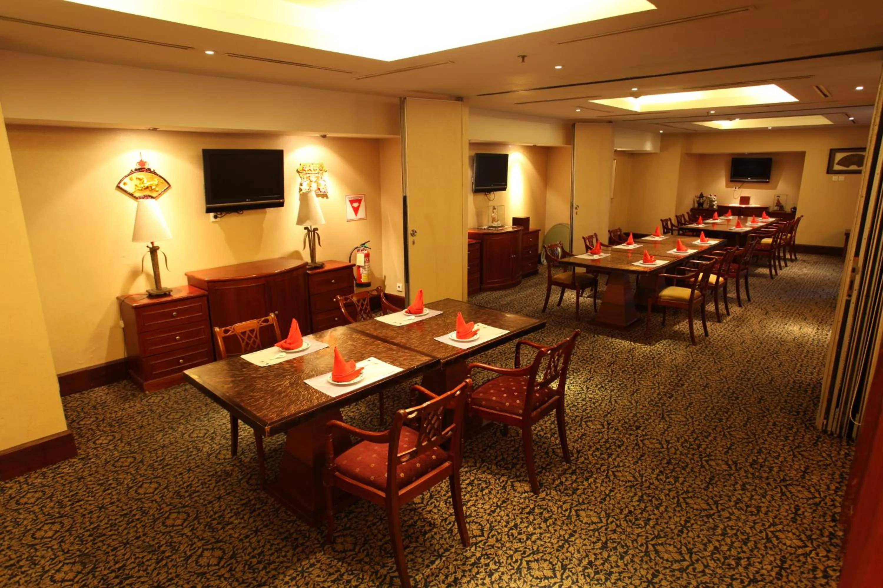 Restaurant/places to eat in Blue Sky Hotel Balikpapan