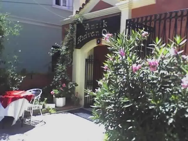 Facade/entrance in Antik Ridvan Hotel