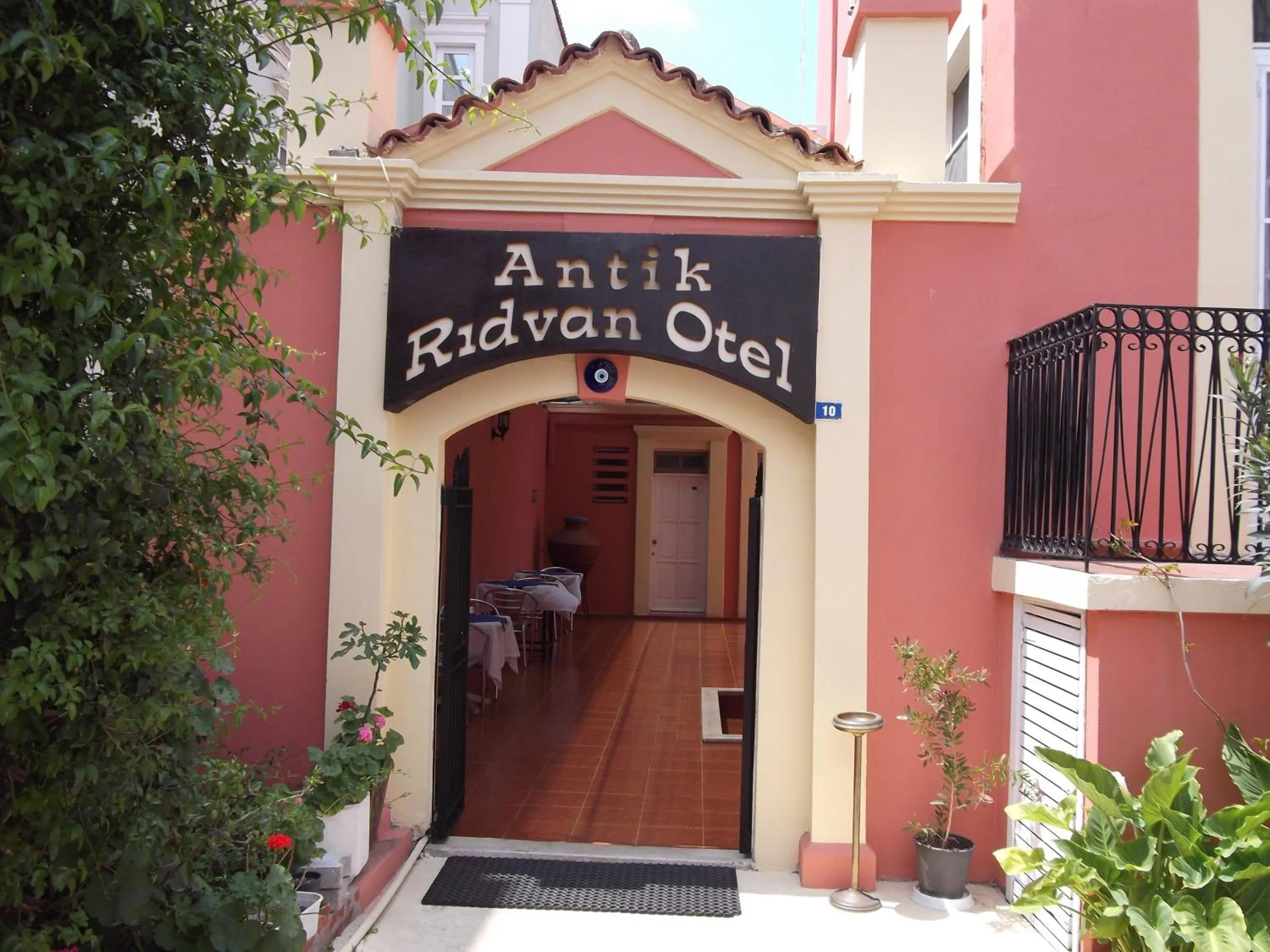 Facade/entrance in Antik Ridvan Hotel