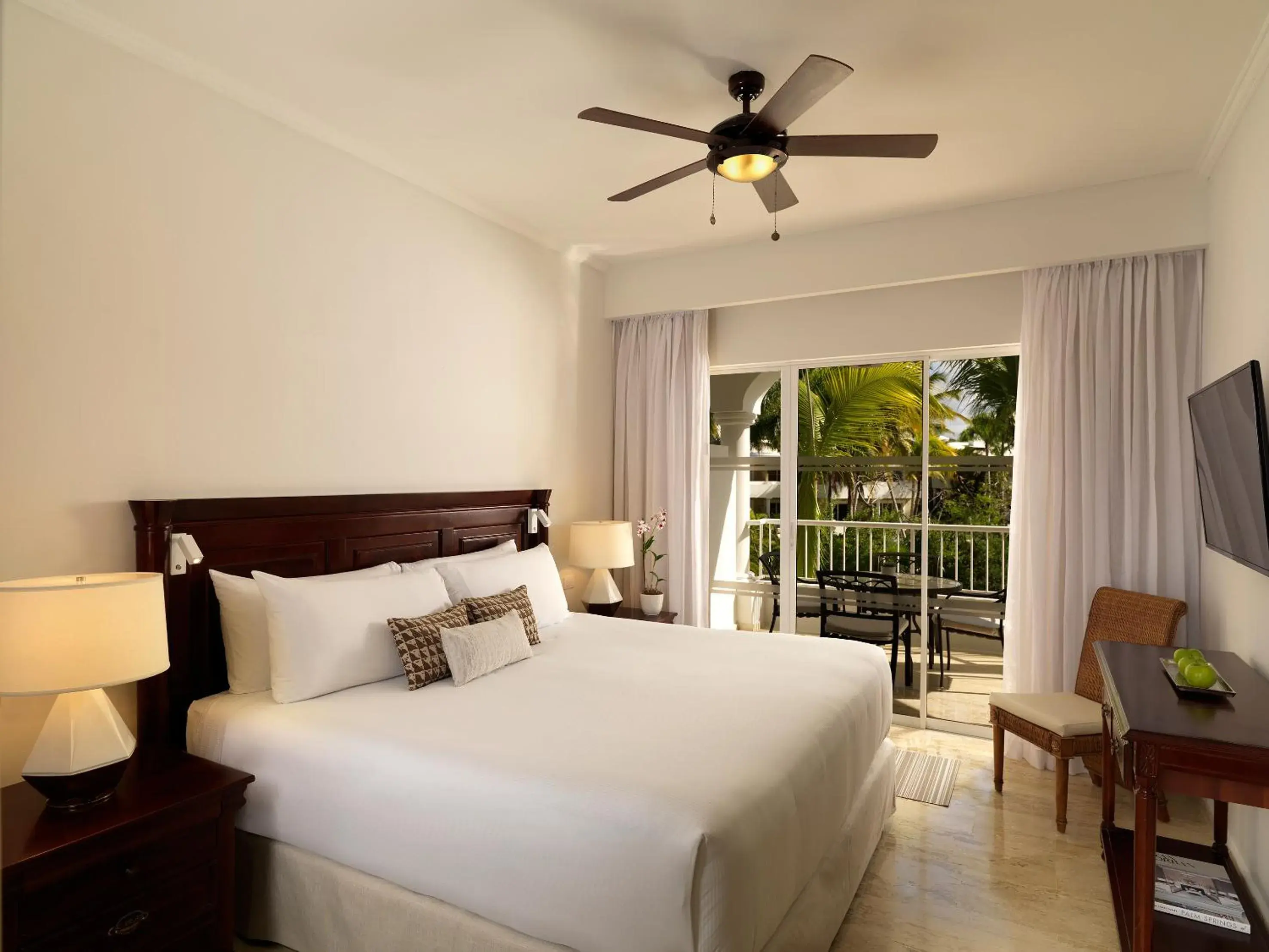 Bed in Meliá Caribe Beach Resort-All Inclusive Bed in Meliá Caribe Beach Resort-All Inclusive