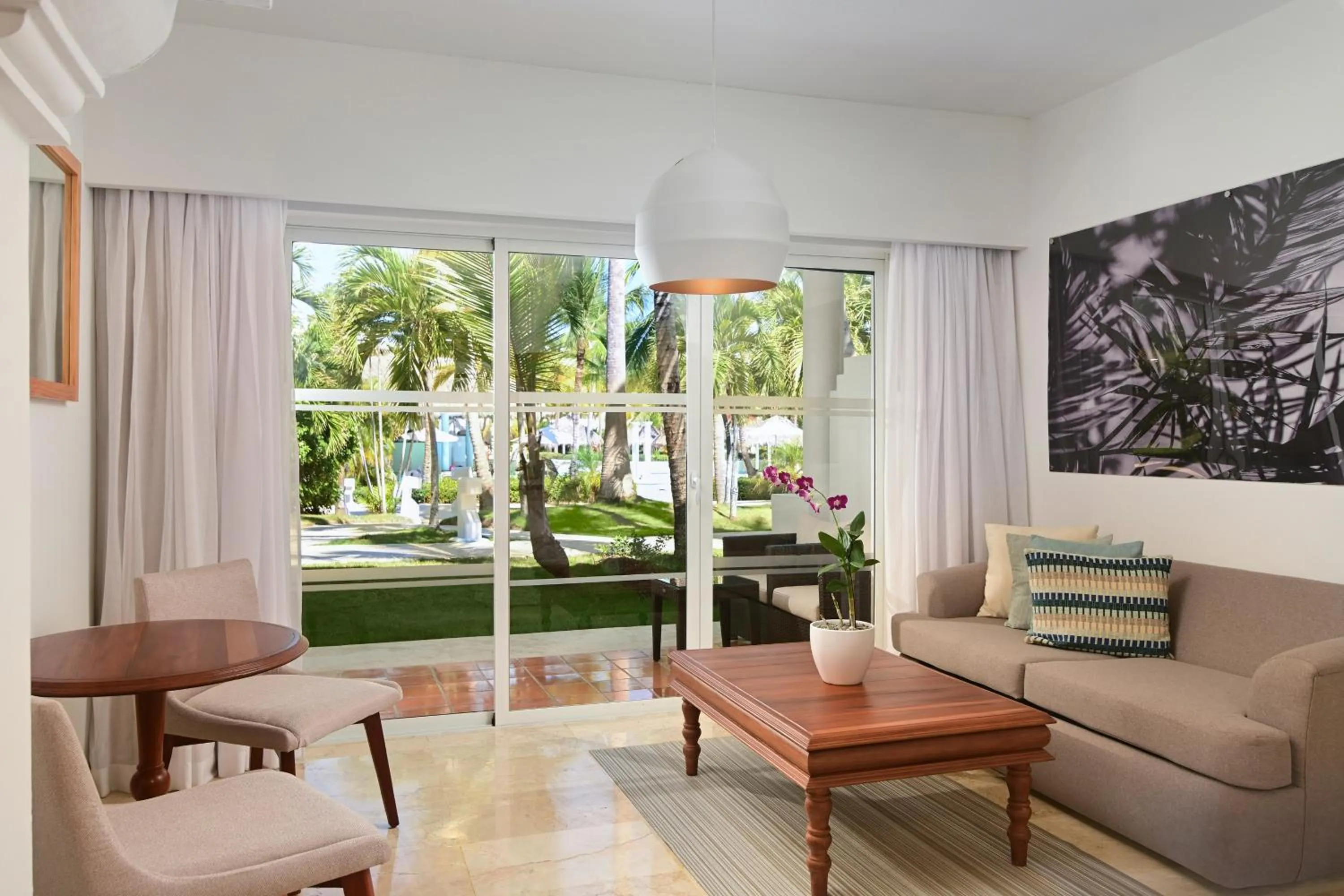 Living room in Meliá Caribe Beach Resort-All Inclusive