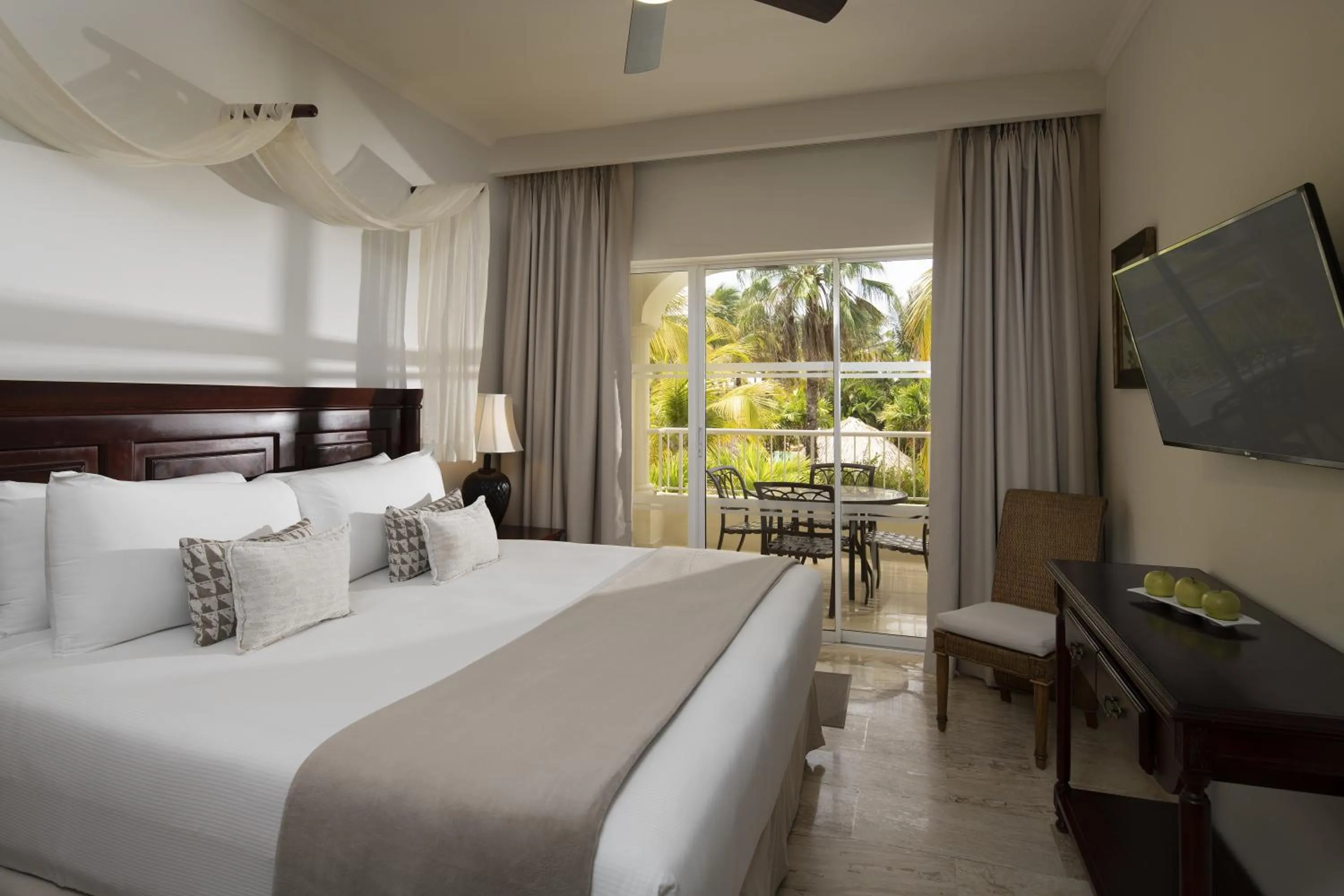 TV and multimedia, Bed in Meliá Caribe Beach Resort-All Inclusive
