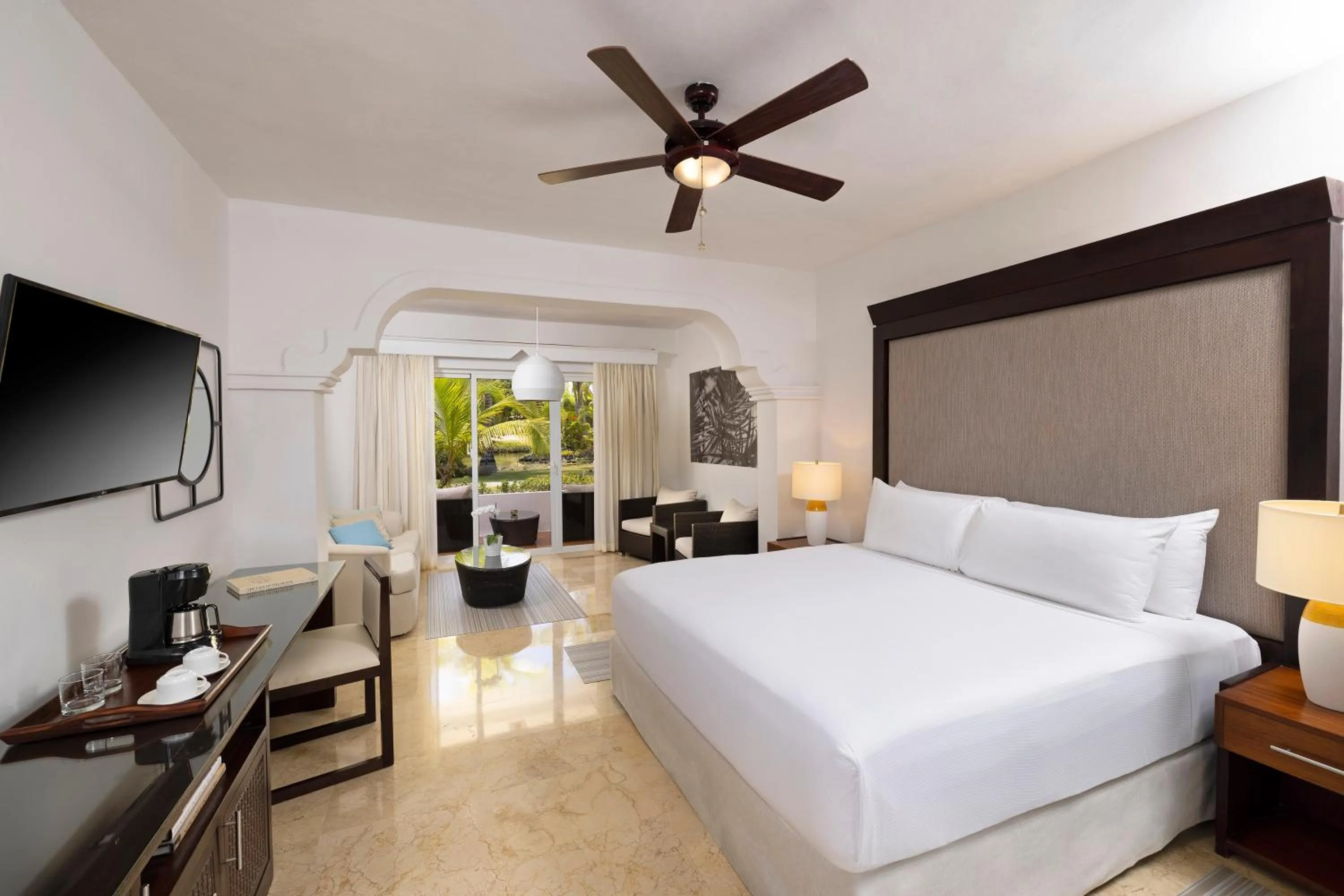 Bed in Meliá Caribe Beach Resort-All Inclusive