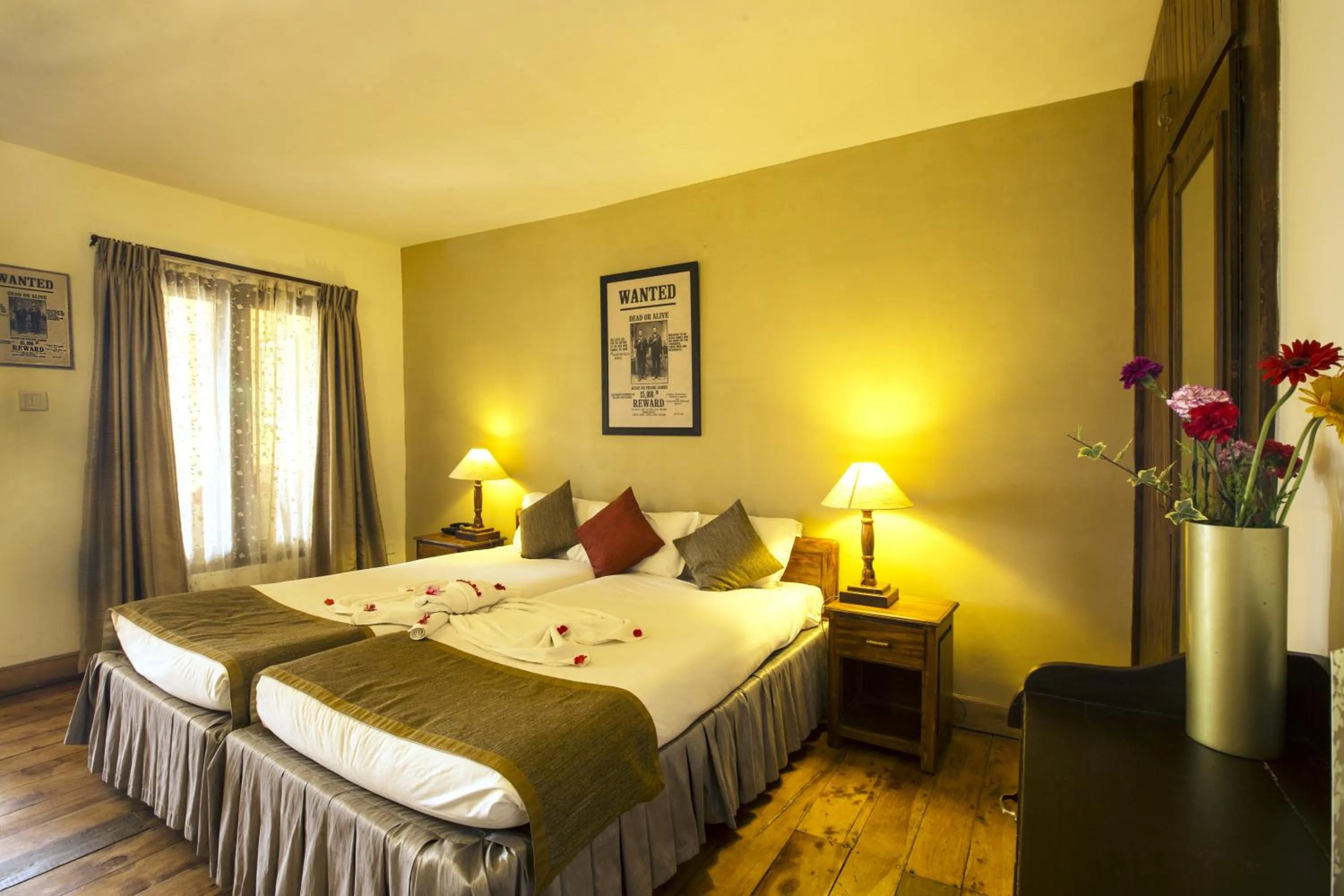 Lake view, Bed in Destiny - The Farm Resort