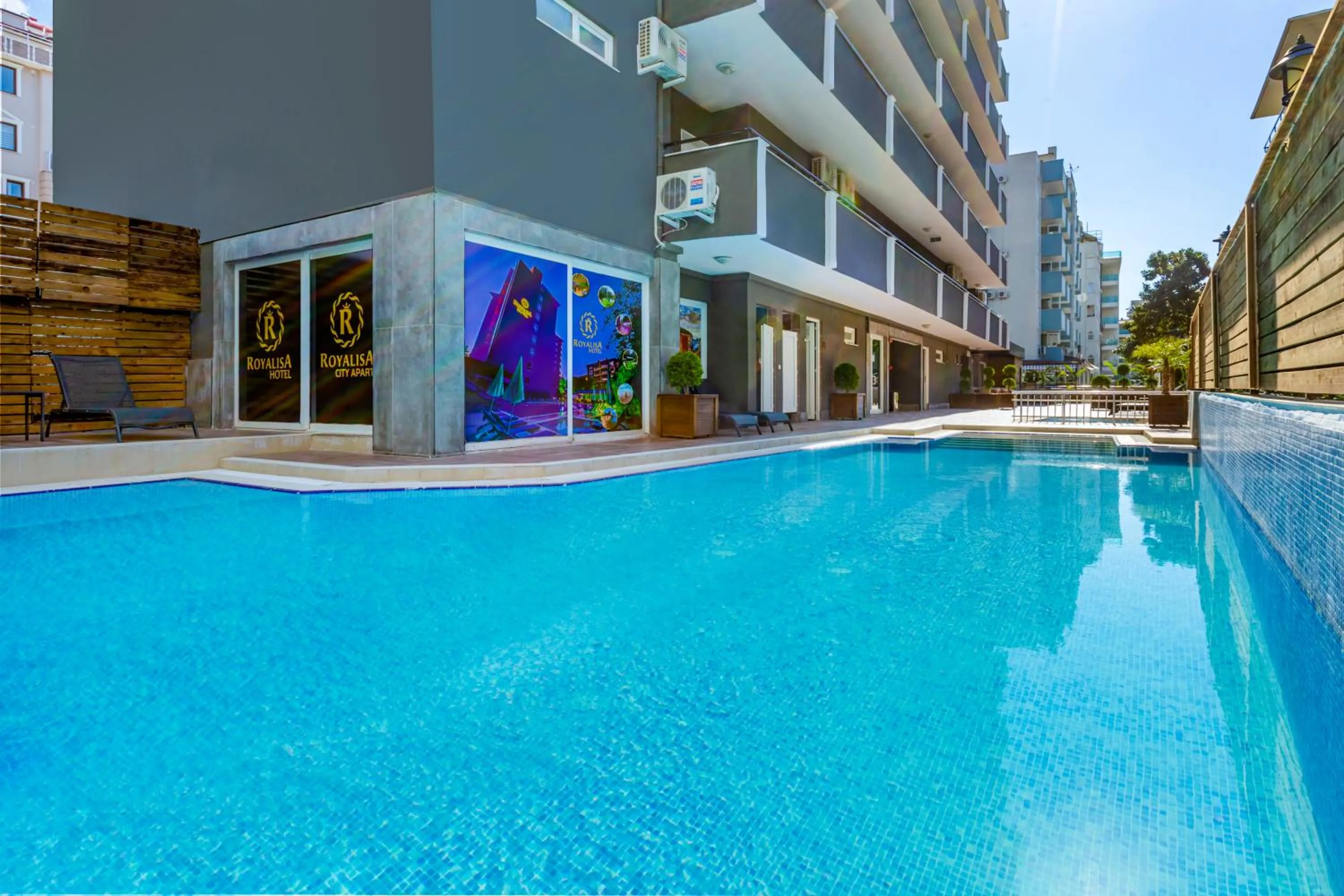 Swimming pool in Royalisa City Apart Hotel