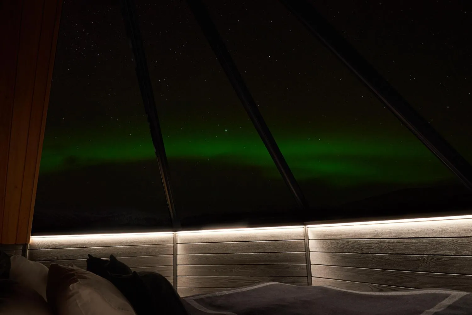 Night in Arctic Land Adventure Glass Igloos