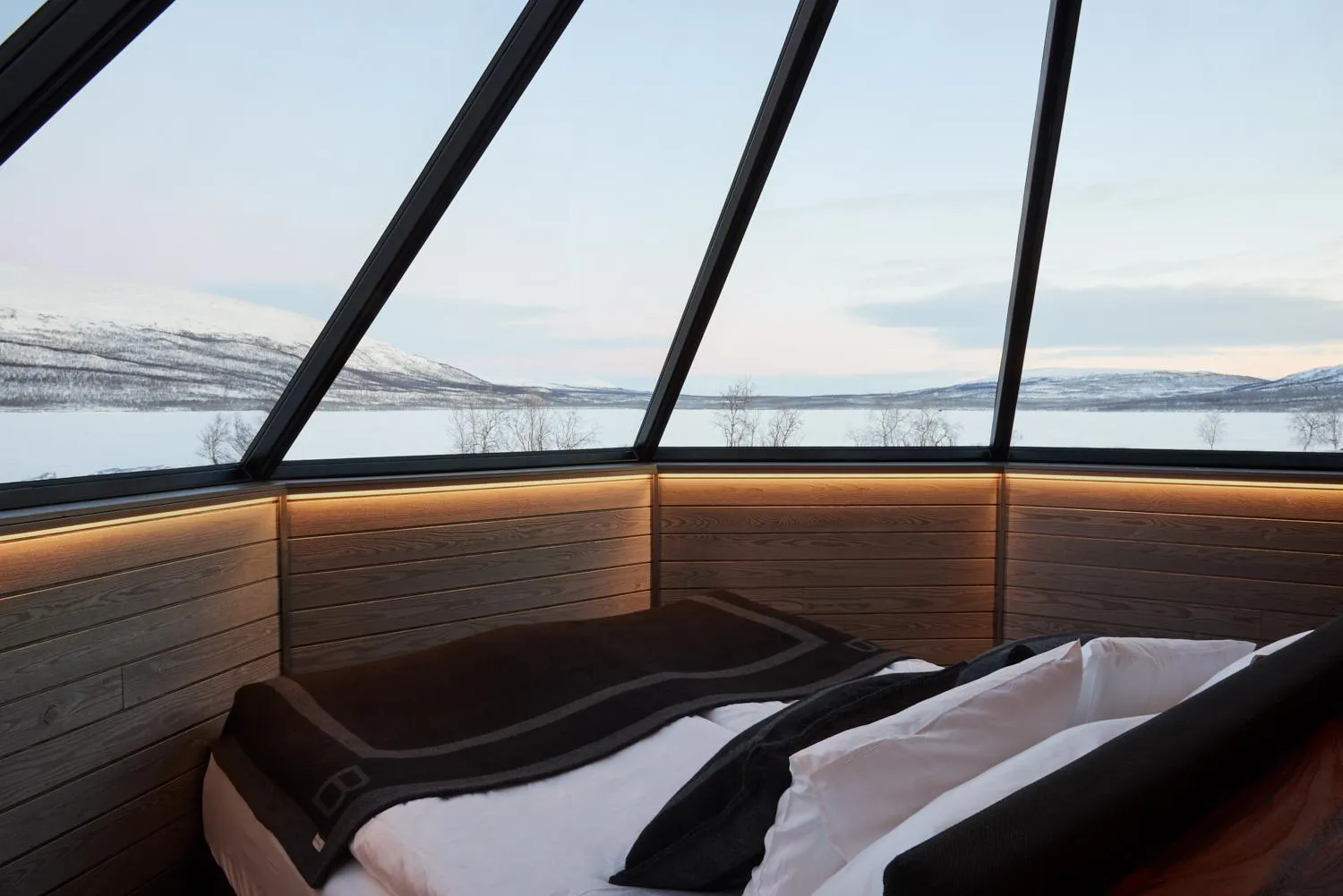 Winter, Bed in Arctic Land Adventure Glass Igloos