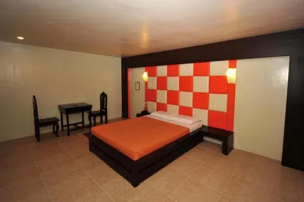 Photo of the whole room, Bed in Hollywood Drive-In Hotel Photo of the whole room, Bed in Hollywood Drive-In Hotel