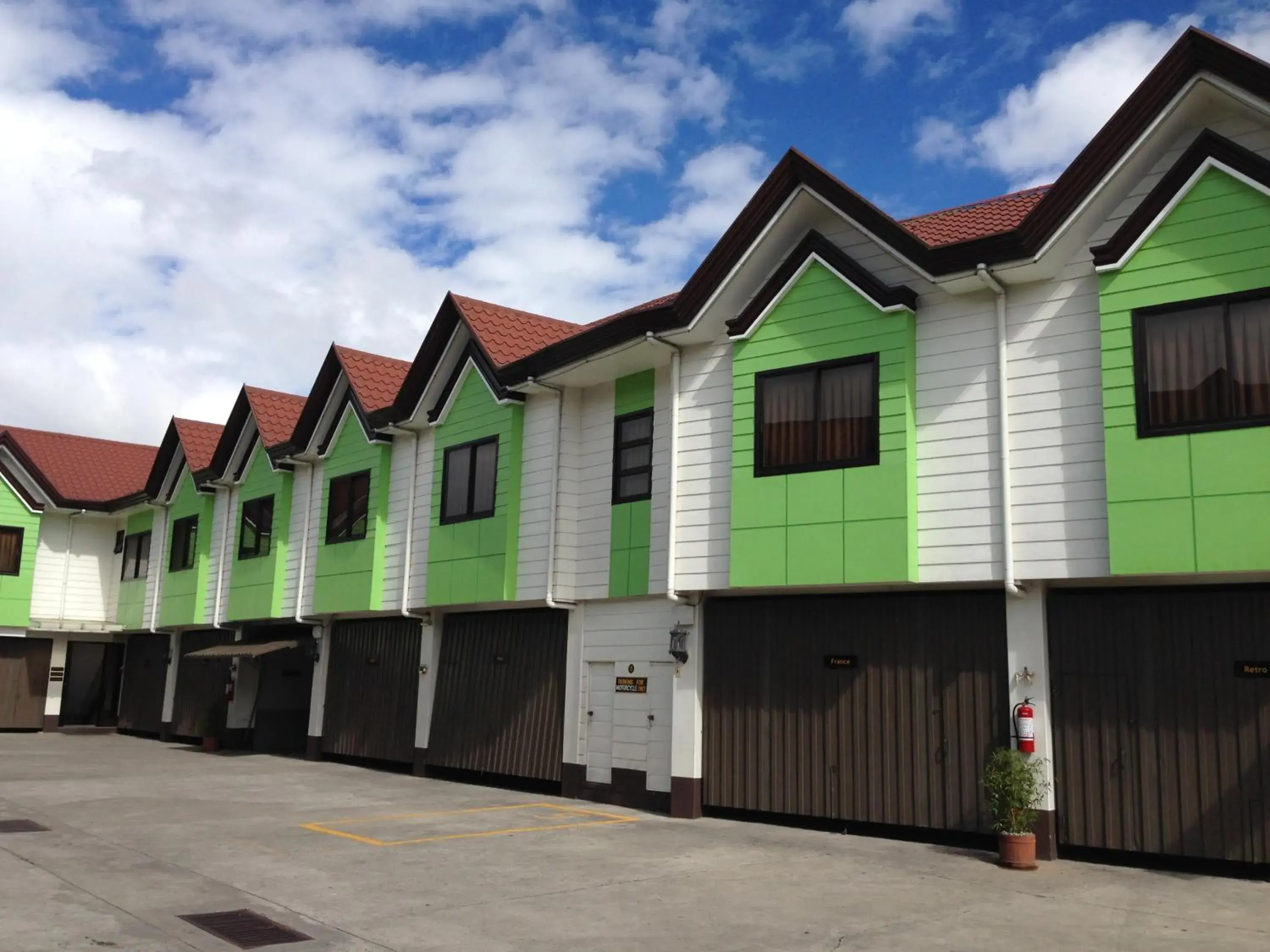 Facade/entrance in Hollywood Drive-In Hotel Facade/entrance in Hollywood Drive-In Hotel