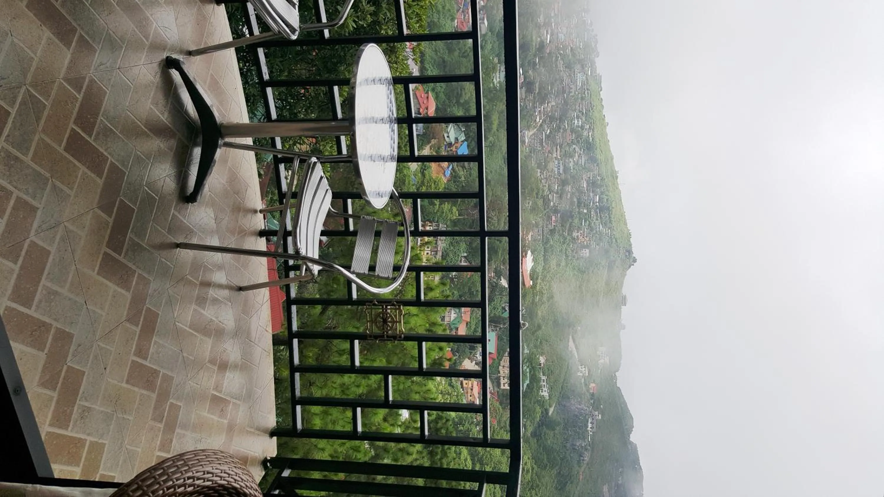 Hollywood Drive-In Hotel