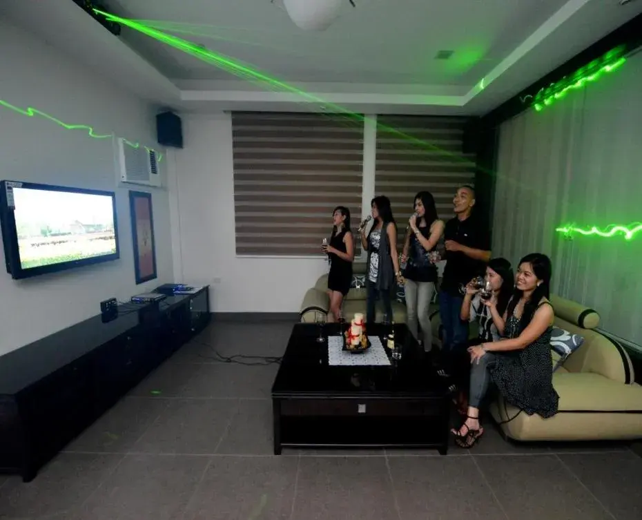 Living room in Hollywood Drive-In Hotel Living room in Hollywood Drive-In Hotel