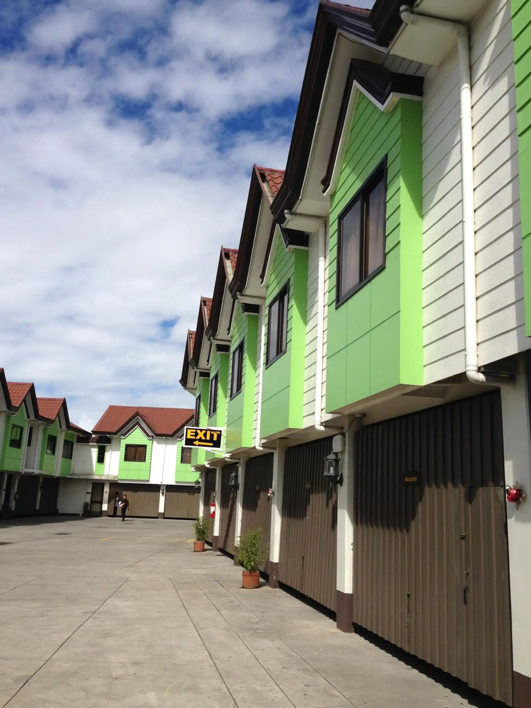 Facade/entrance in Hollywood Drive-In Hotel Facade/entrance in Hollywood Drive-In Hotel