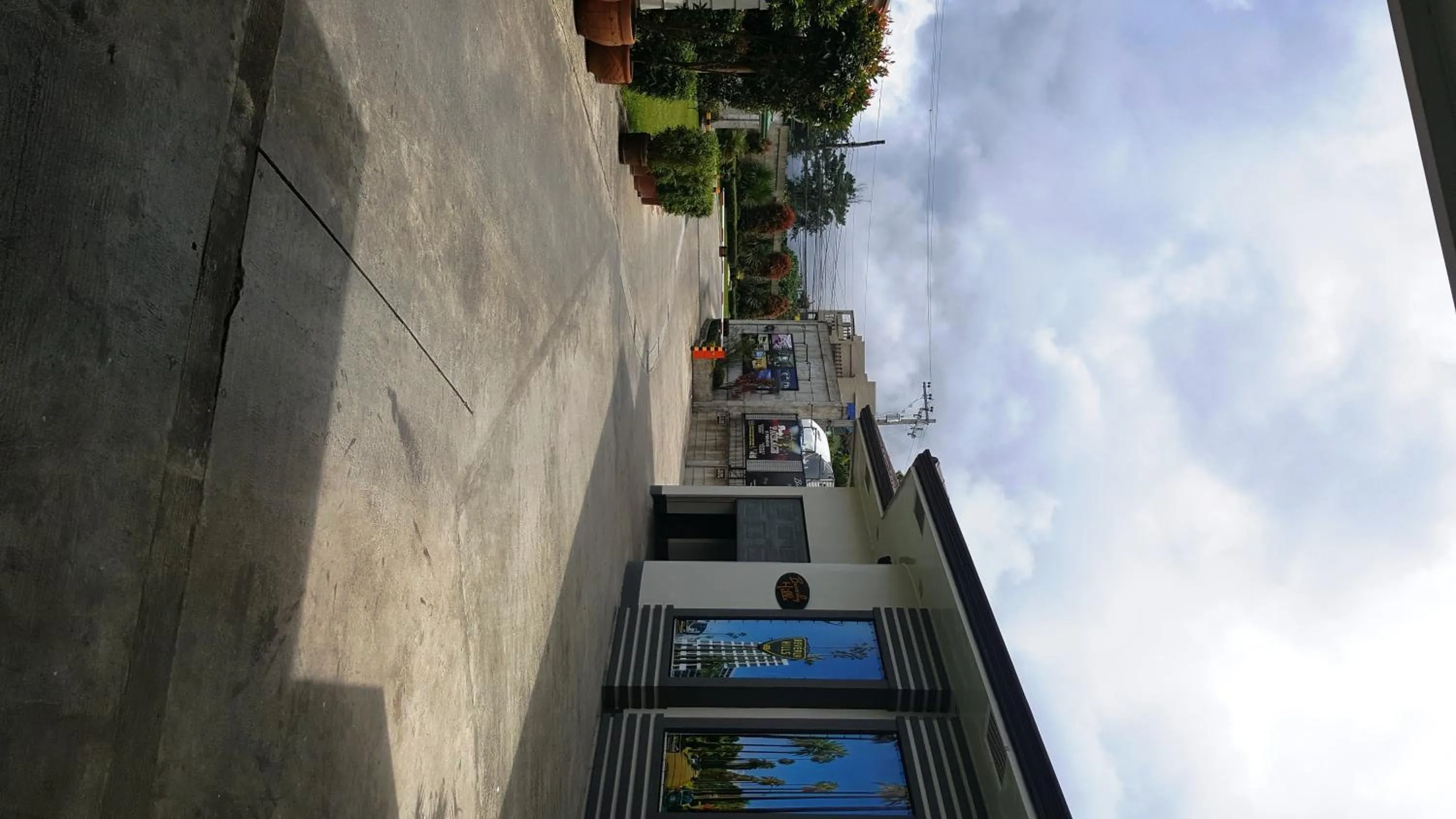 Hollywood Drive-In Hotel