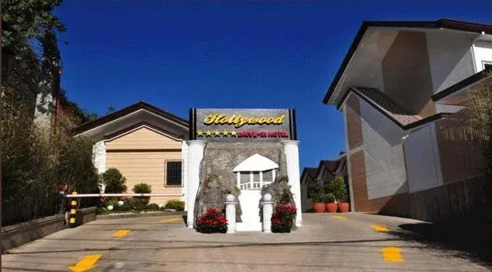 Facade/entrance in Hollywood Drive-In Hotel Facade/entrance in Hollywood Drive-In Hotel