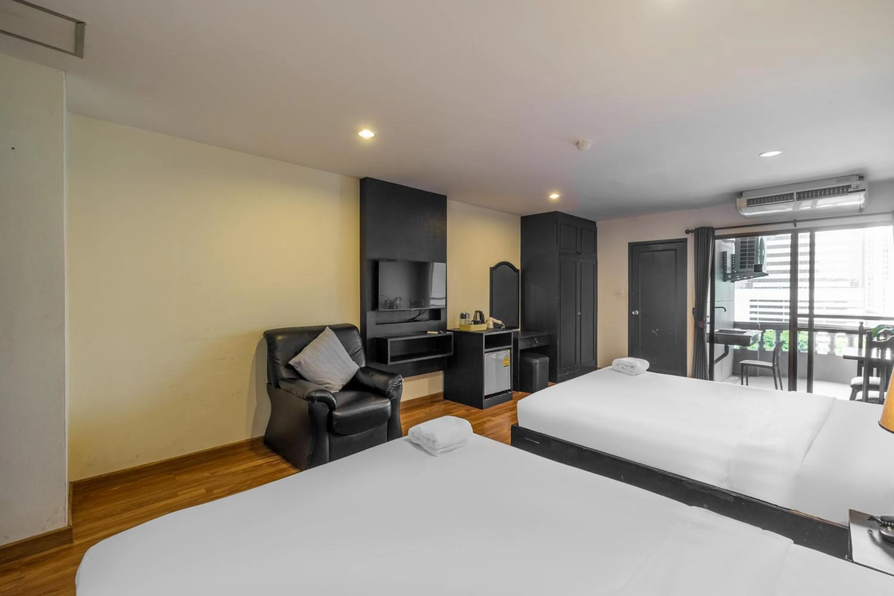 TV and multimedia, Bed in Boss Mansion