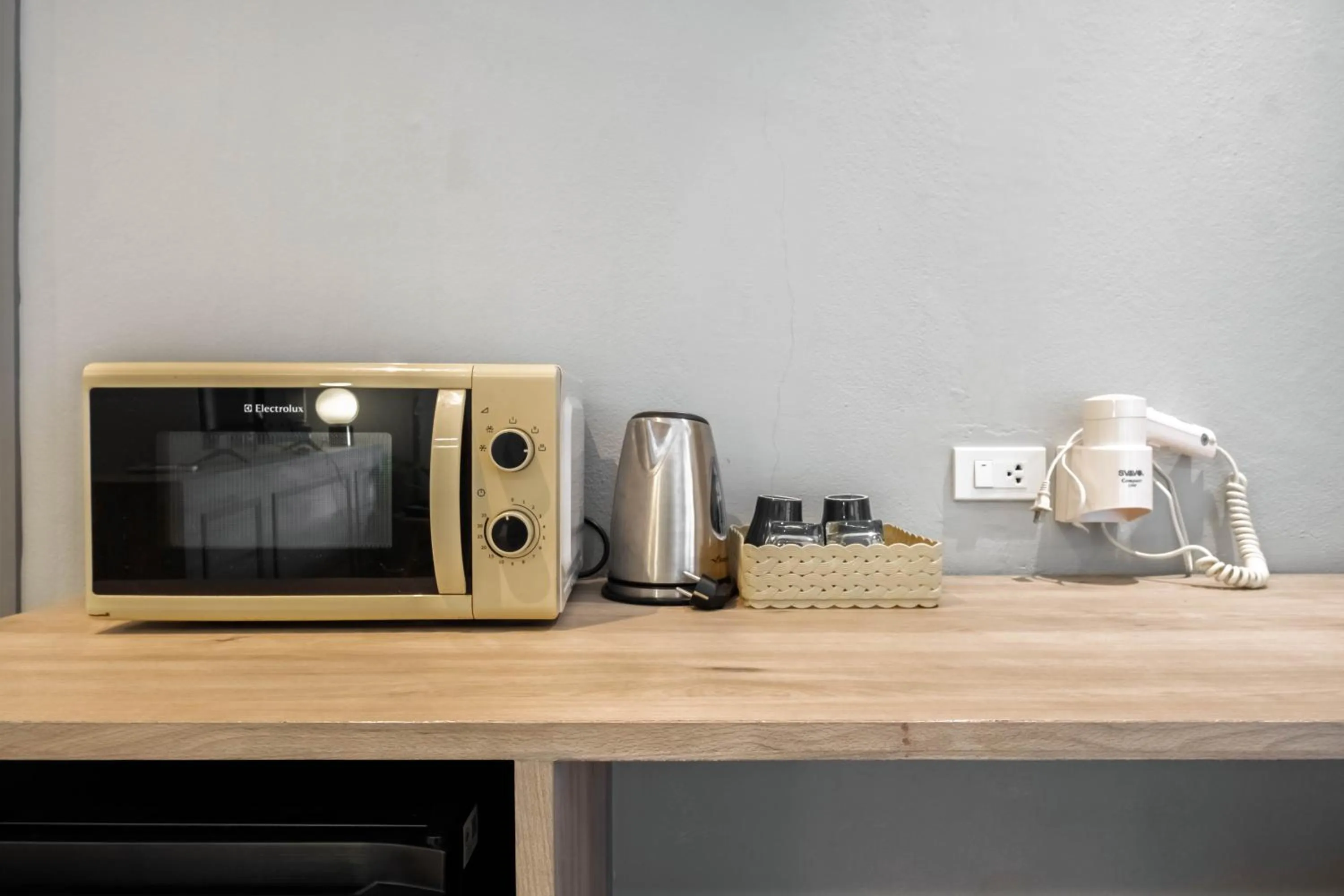 Coffee/tea facilities in Boss Mansion