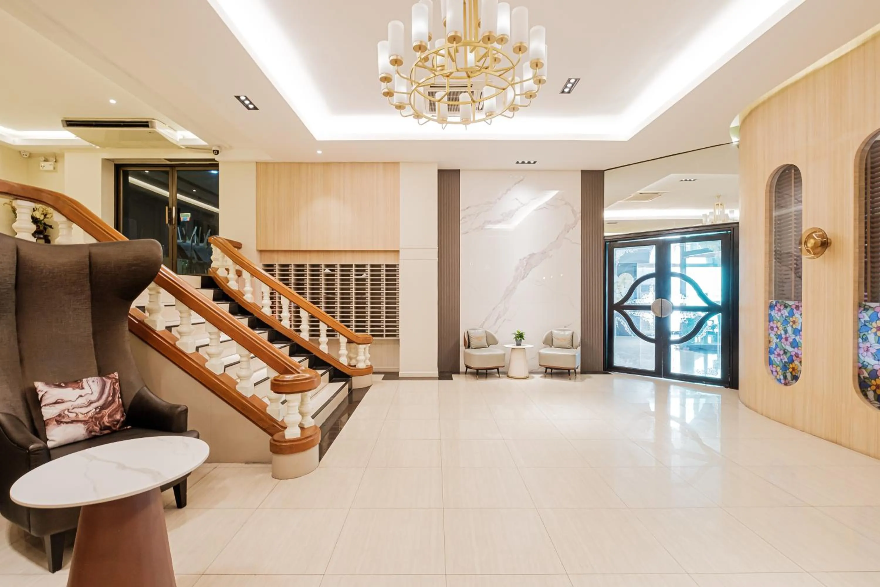 Lobby or reception in Boss Mansion