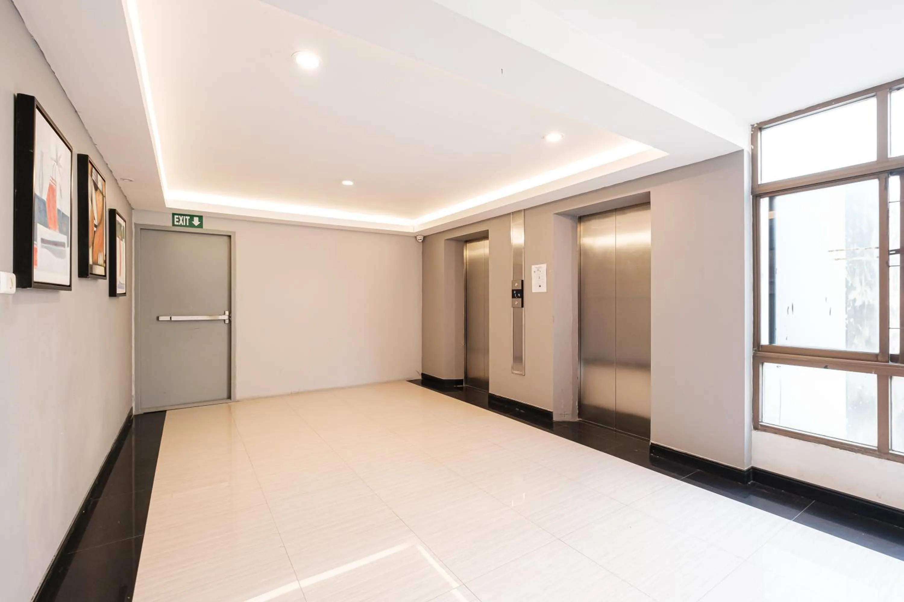 elevator in Boss Mansion