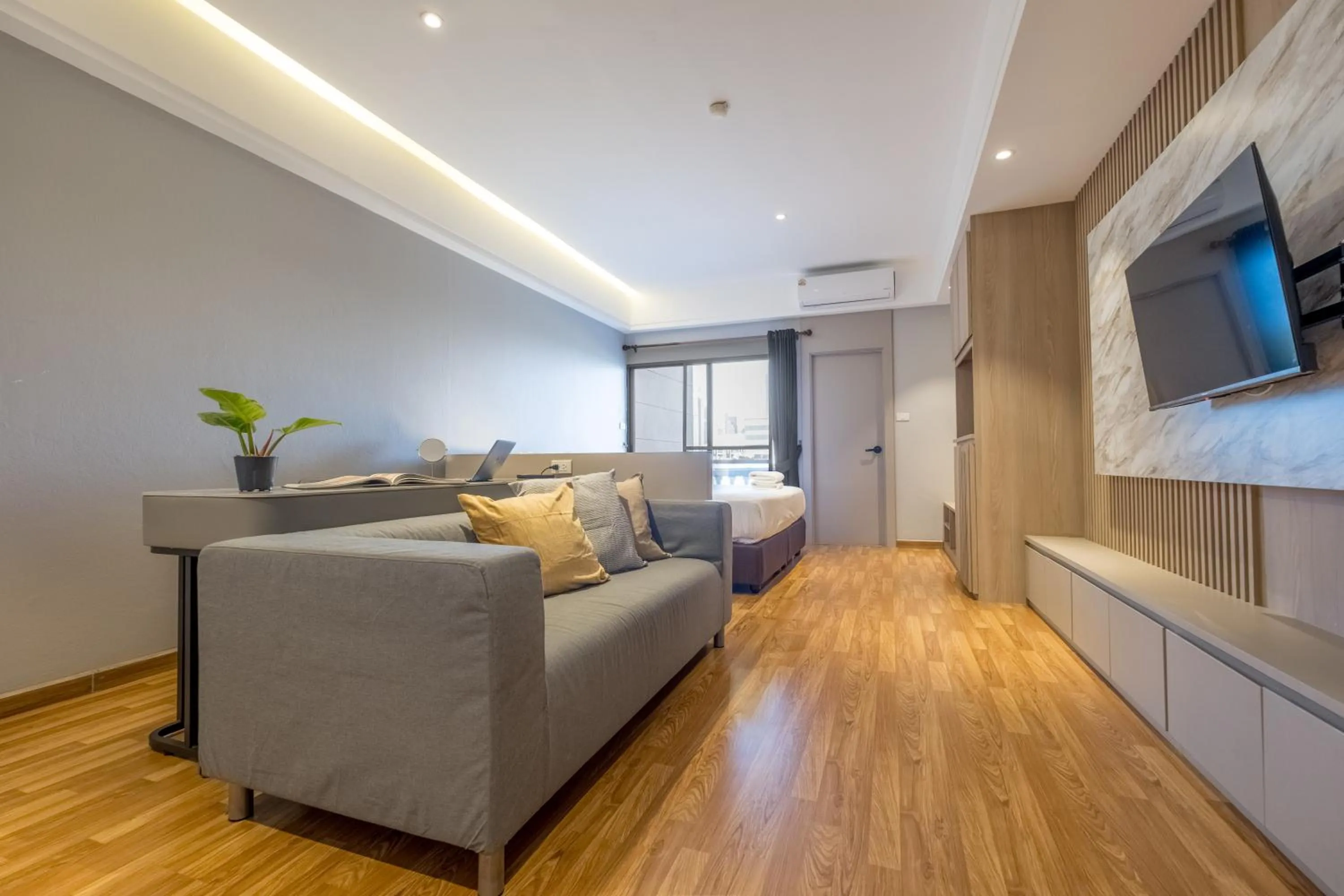 TV and multimedia in Boss Mansion