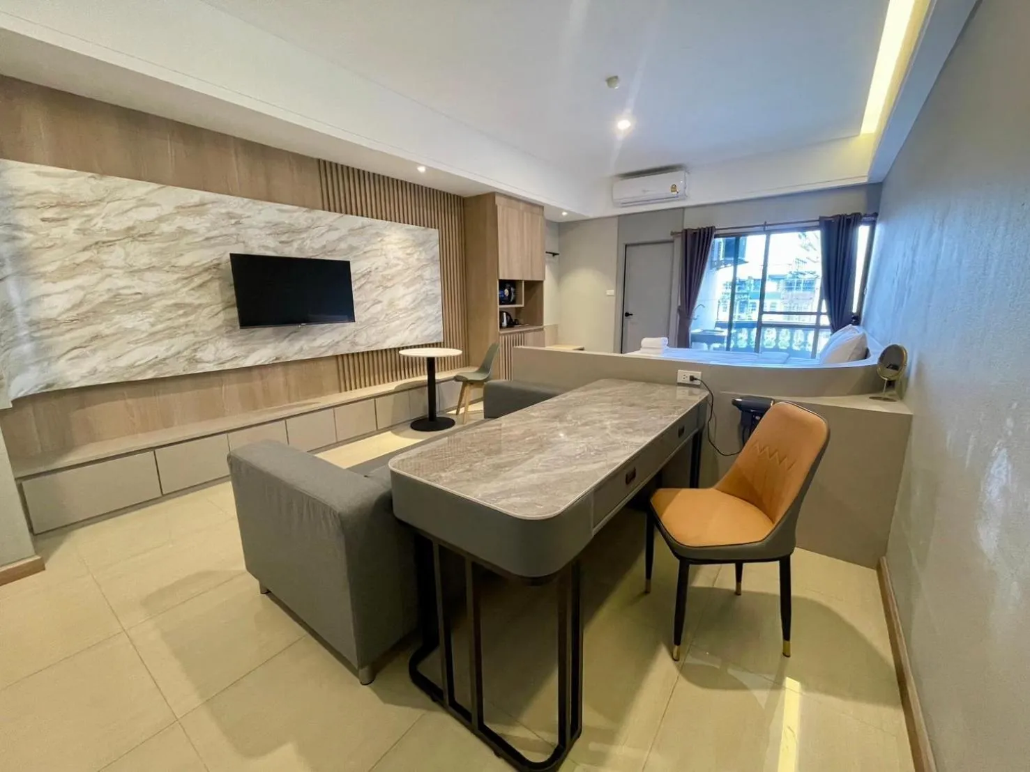 TV and multimedia in Boss Mansion