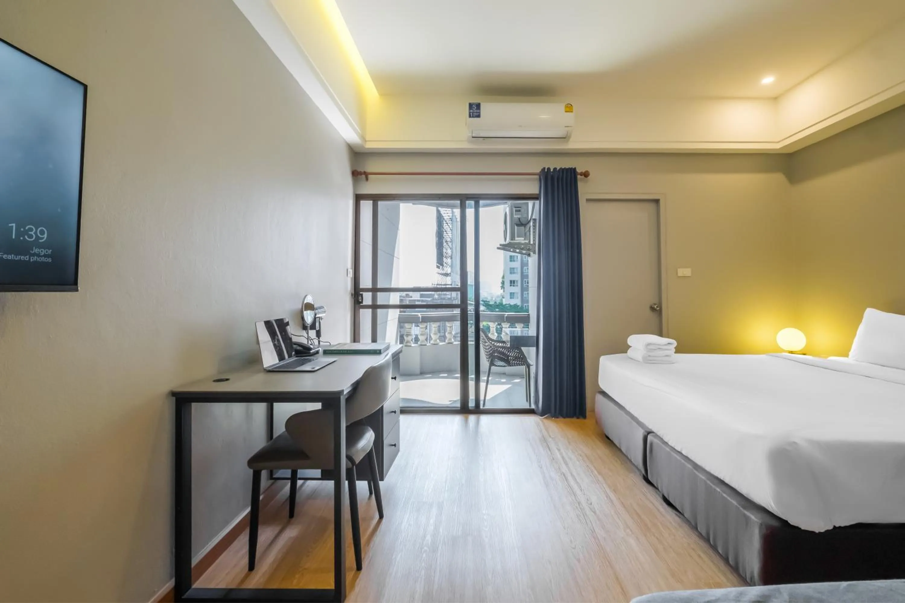 TV and multimedia, Bed in Boss Mansion