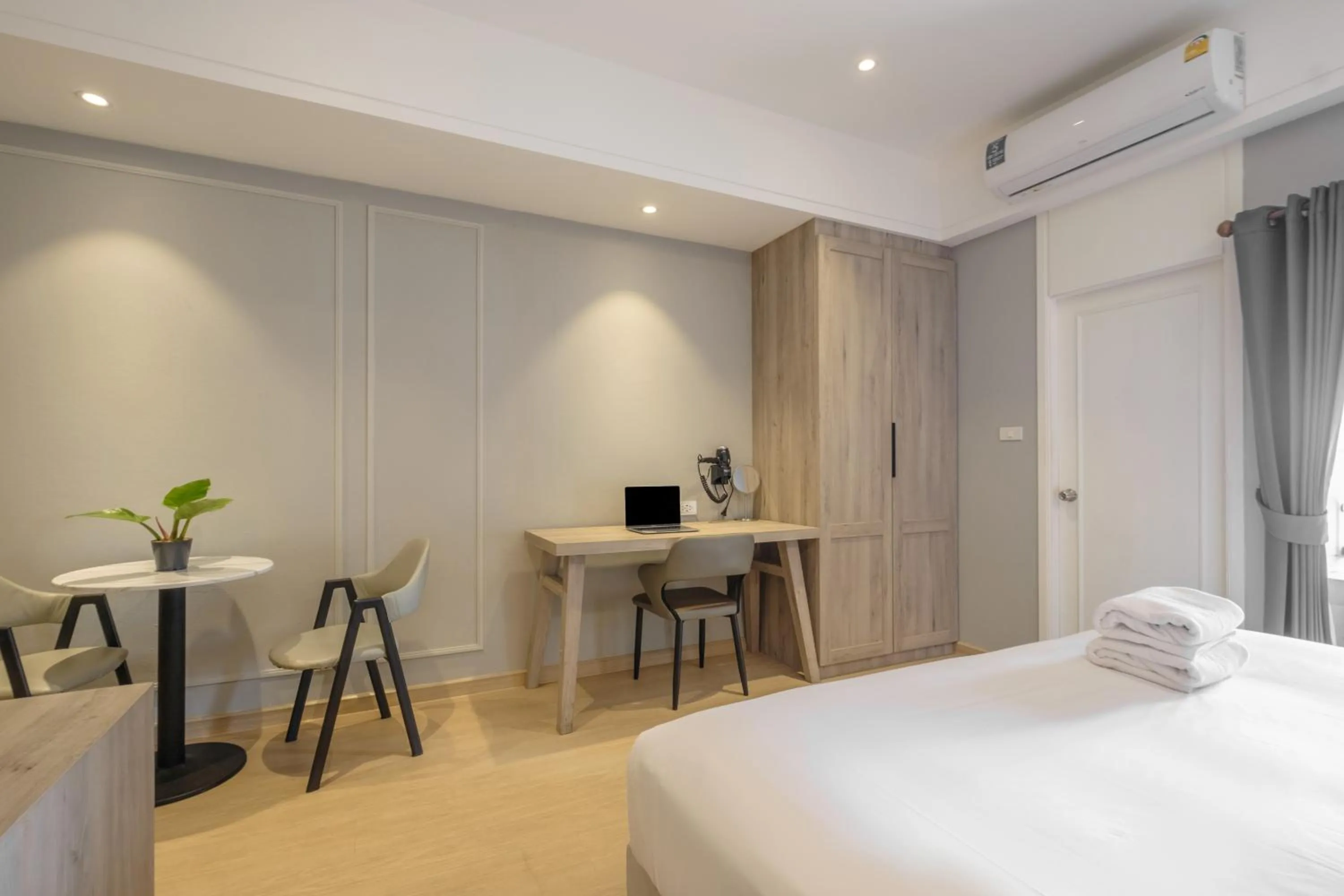 TV and multimedia, Bed in Boss Mansion