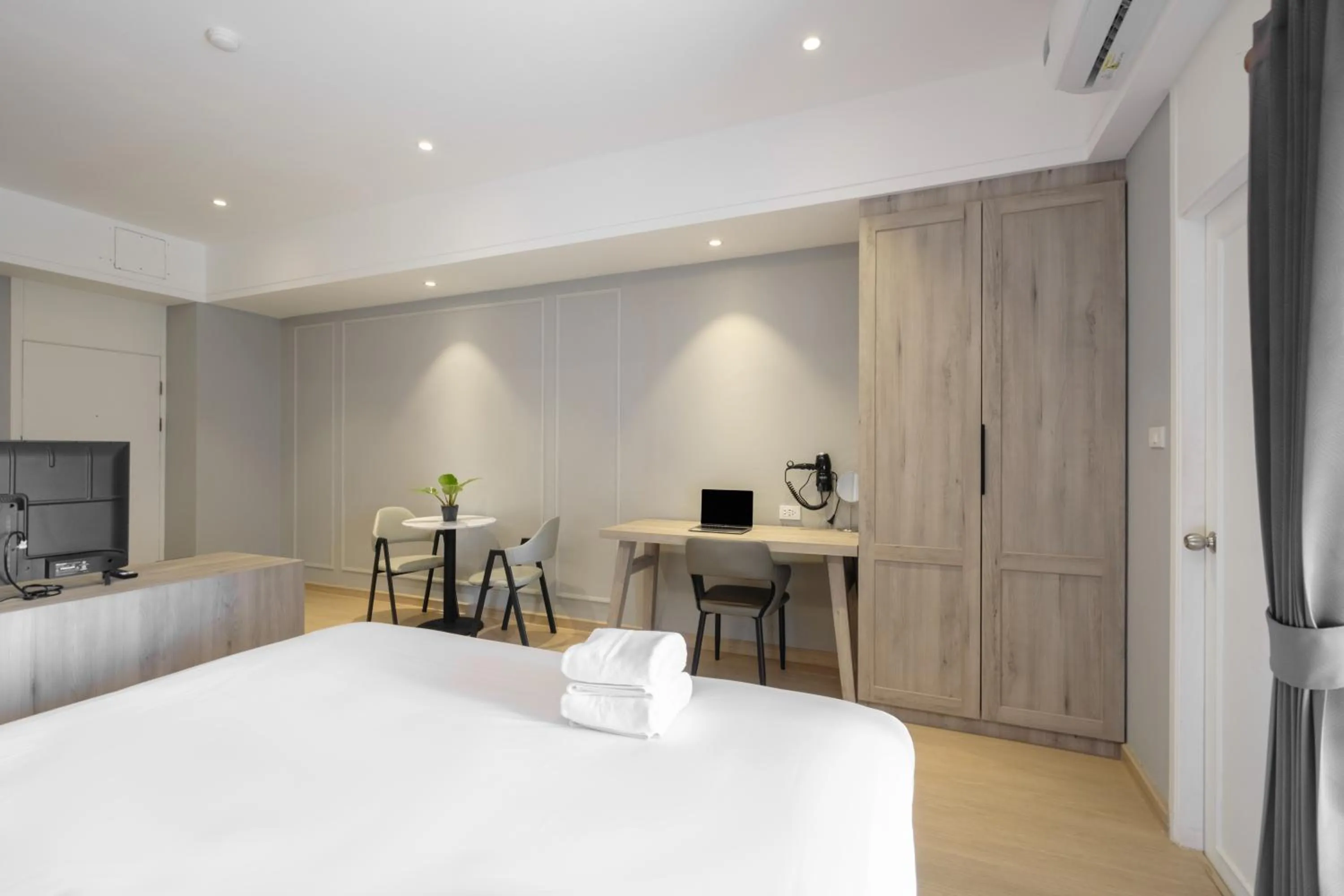 TV and multimedia, Bed in Boss Mansion