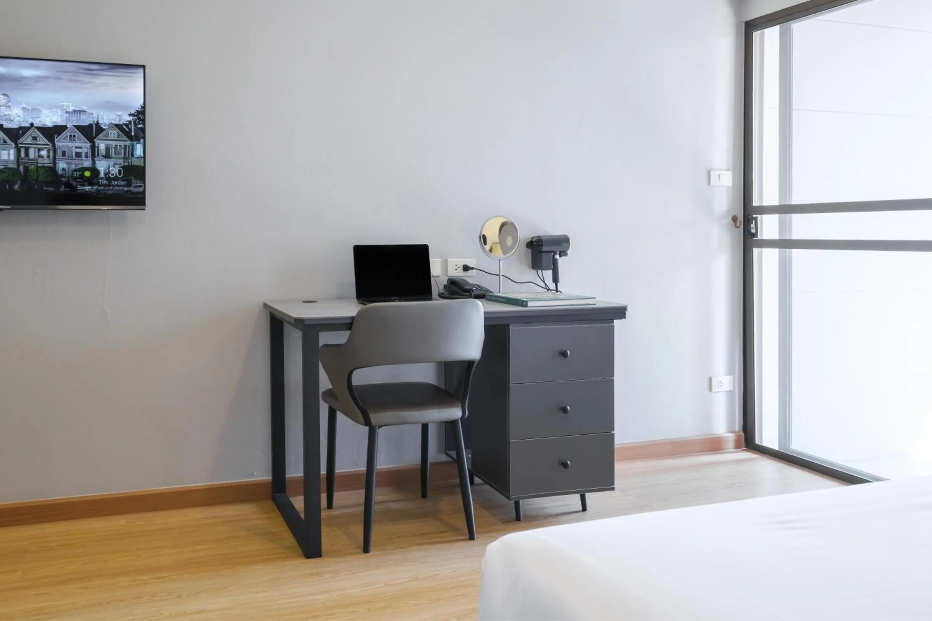 TV and multimedia, Bed in Boss Mansion