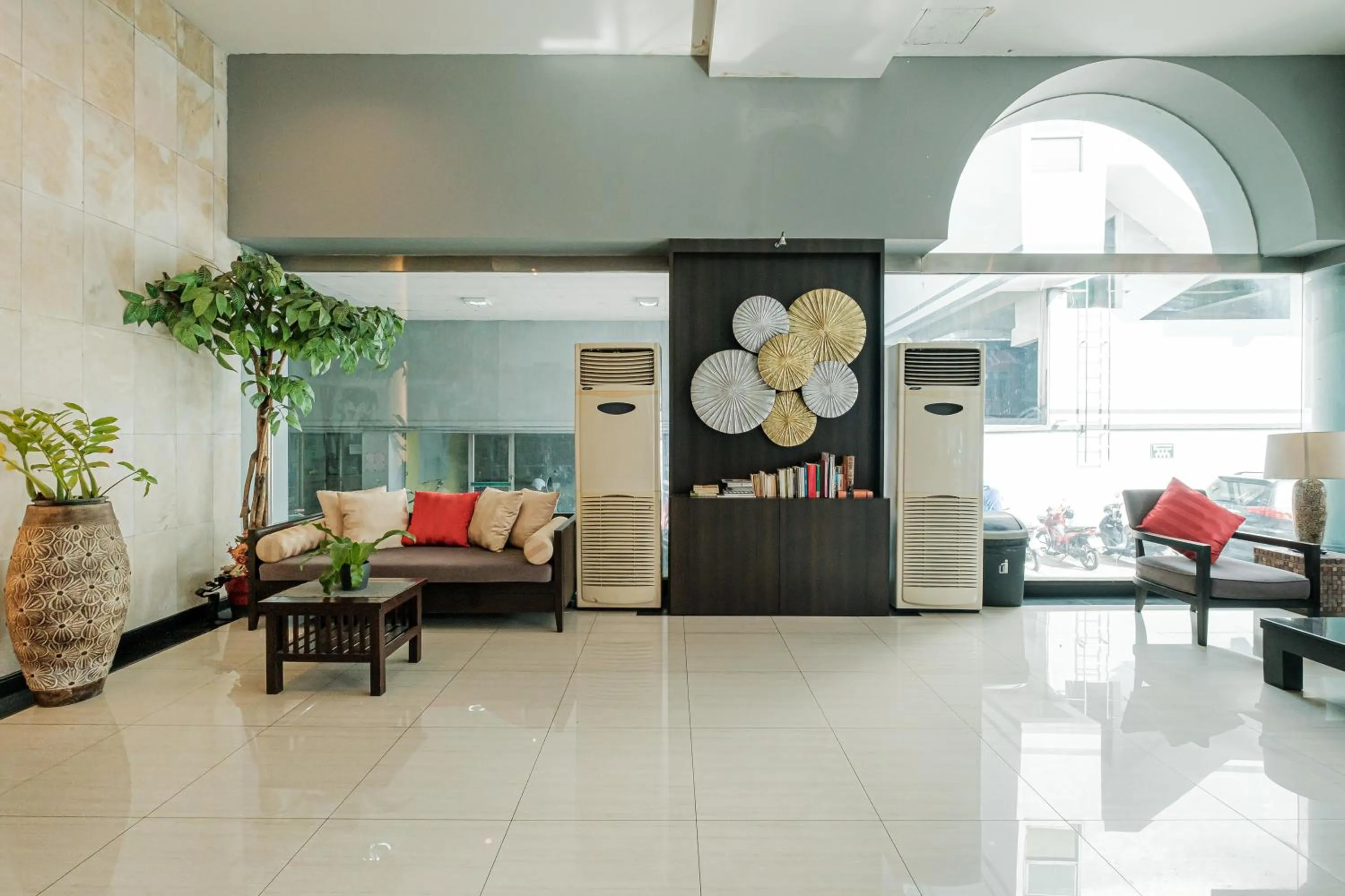 Lobby or reception in Boss Mansion