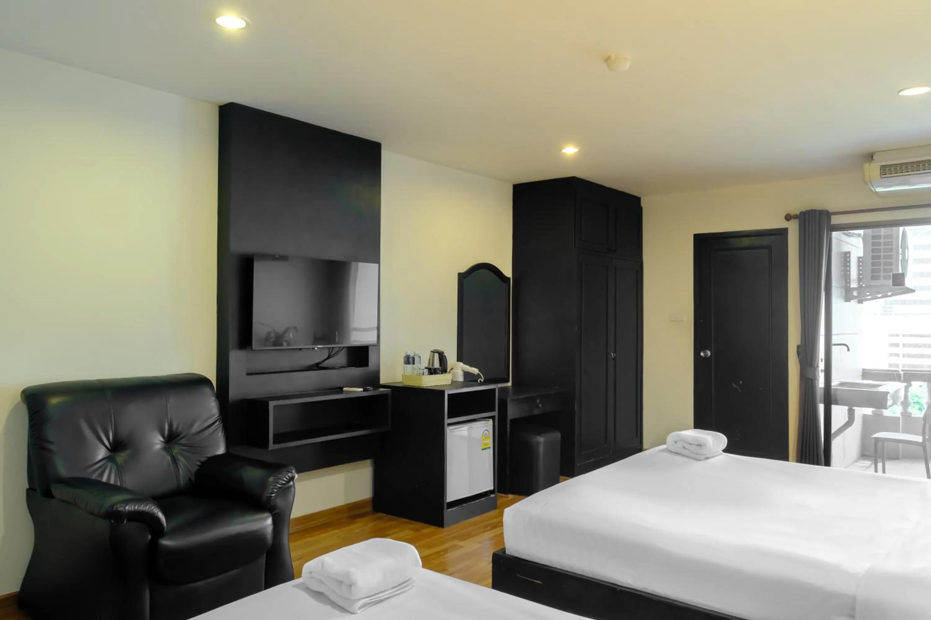 TV and multimedia, Bed in Boss Mansion