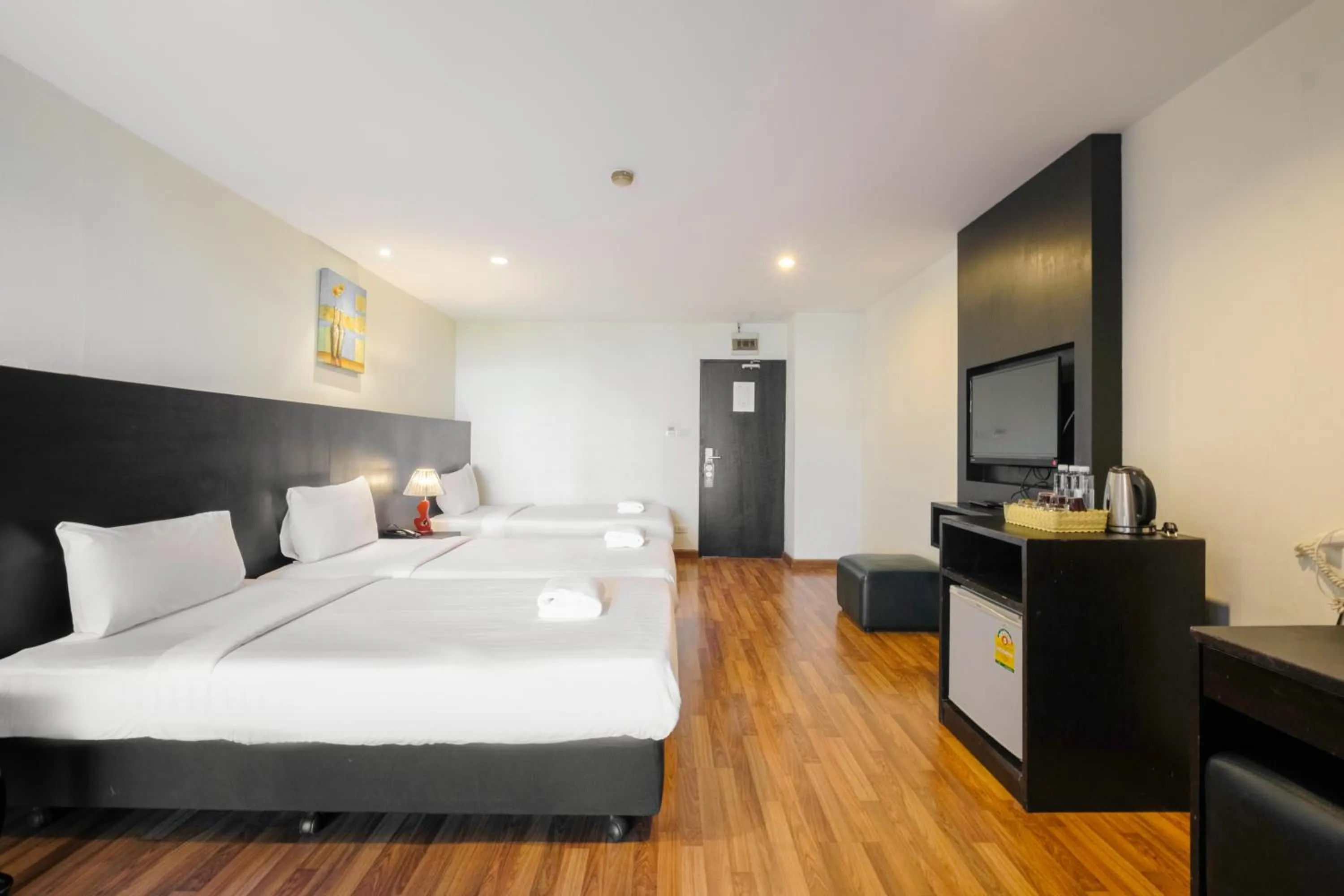 Photo of the whole room, Bed in Boss Mansion