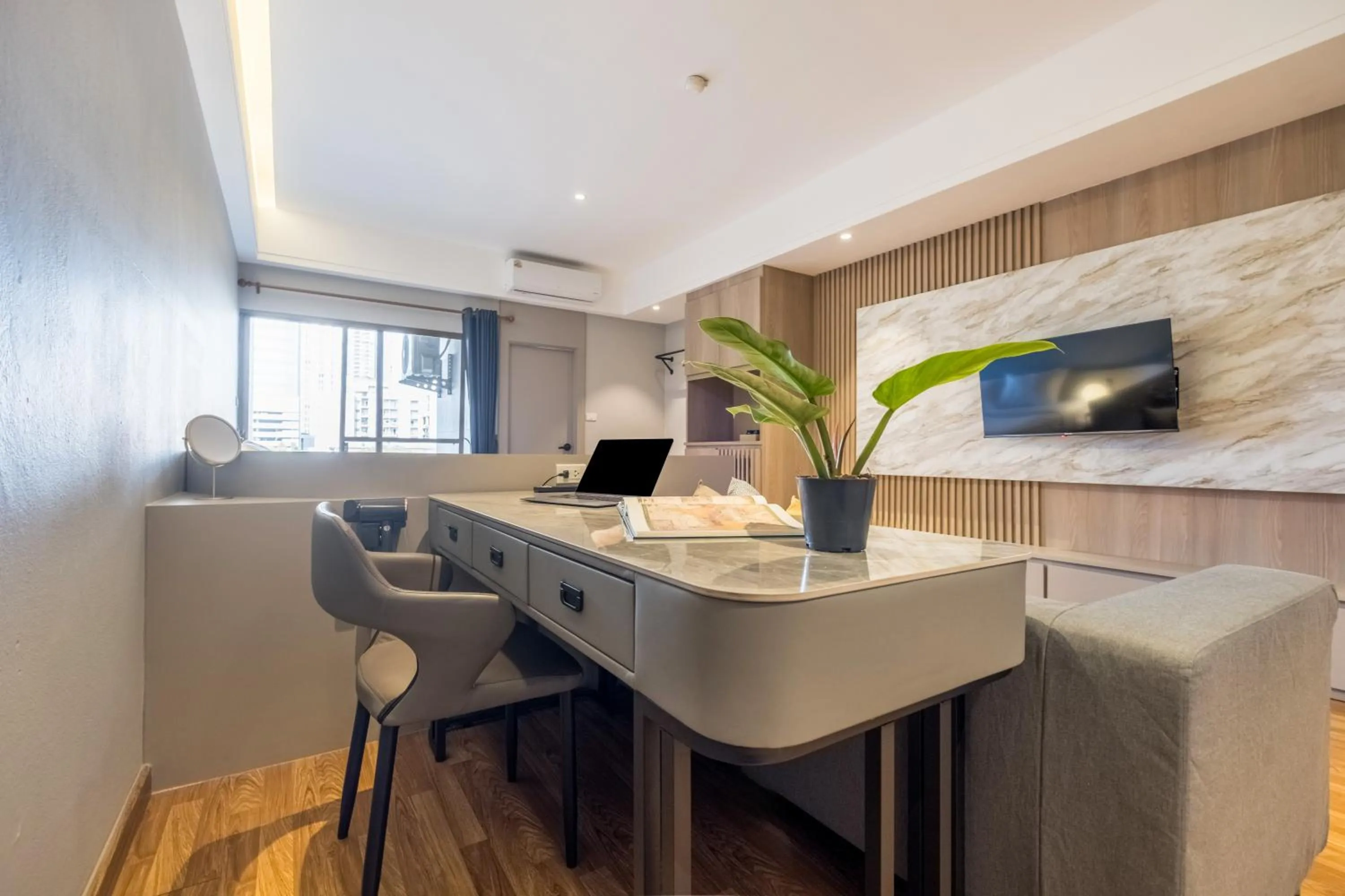 TV and multimedia in Boss Mansion