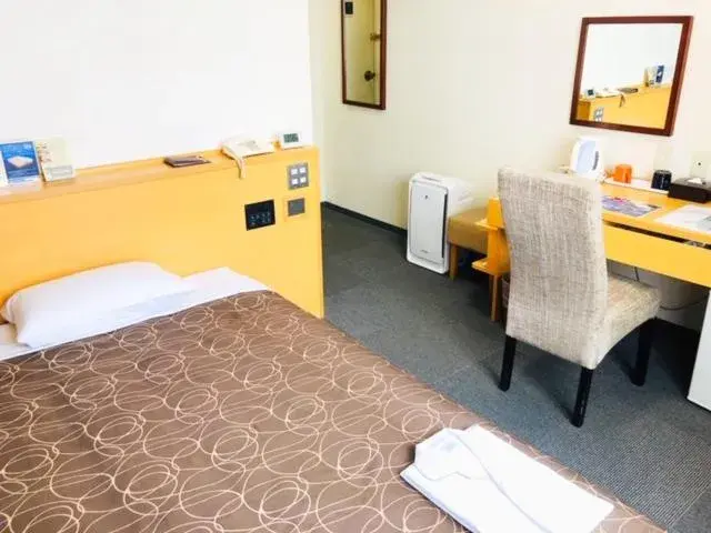 Photo of the whole room, Bed in Hotel Shin Osaka Photo of the whole room, Bed in Hotel Shin Osaka