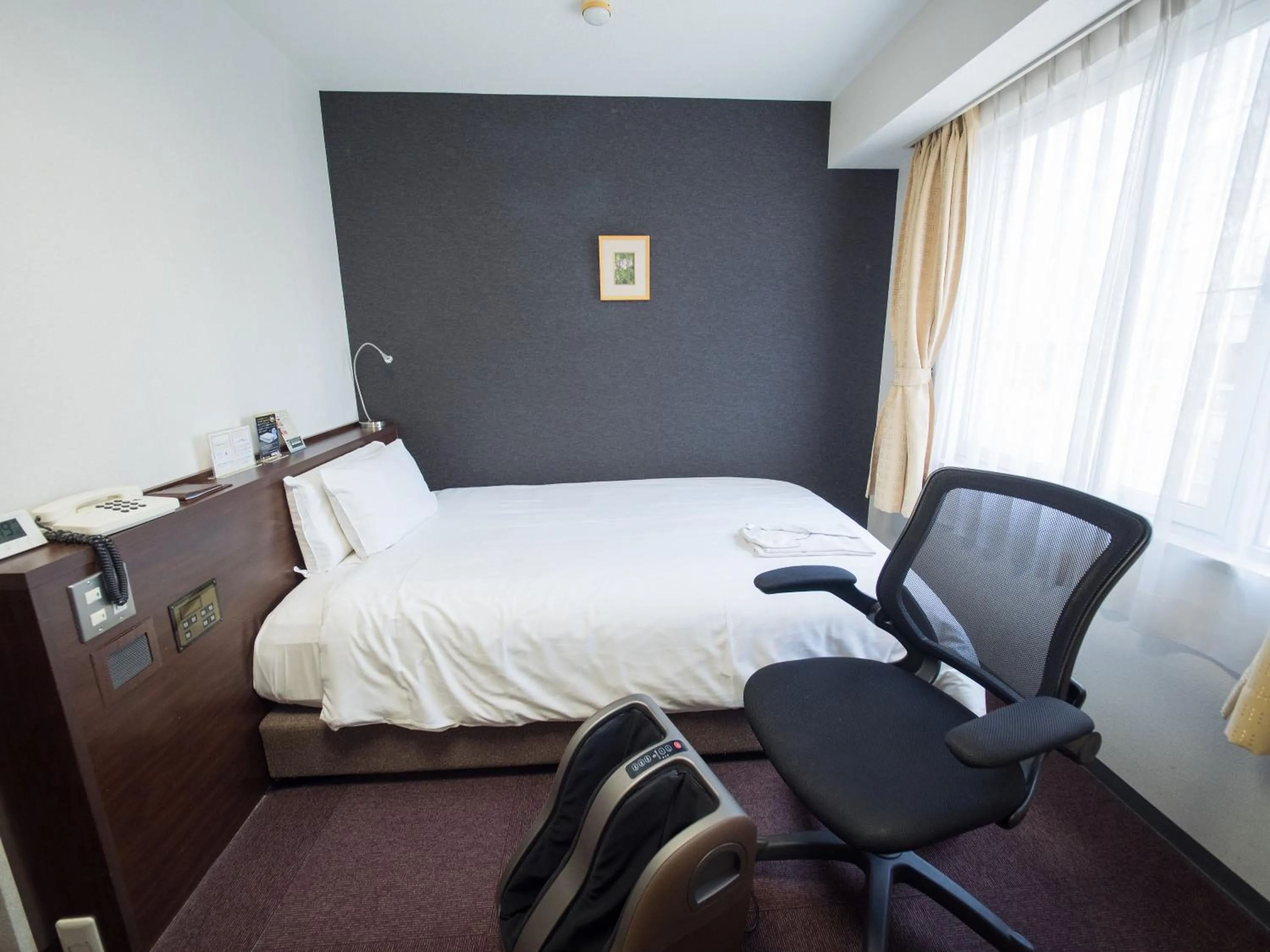 Photo of the whole room, Bed in Hotel Shin Osaka