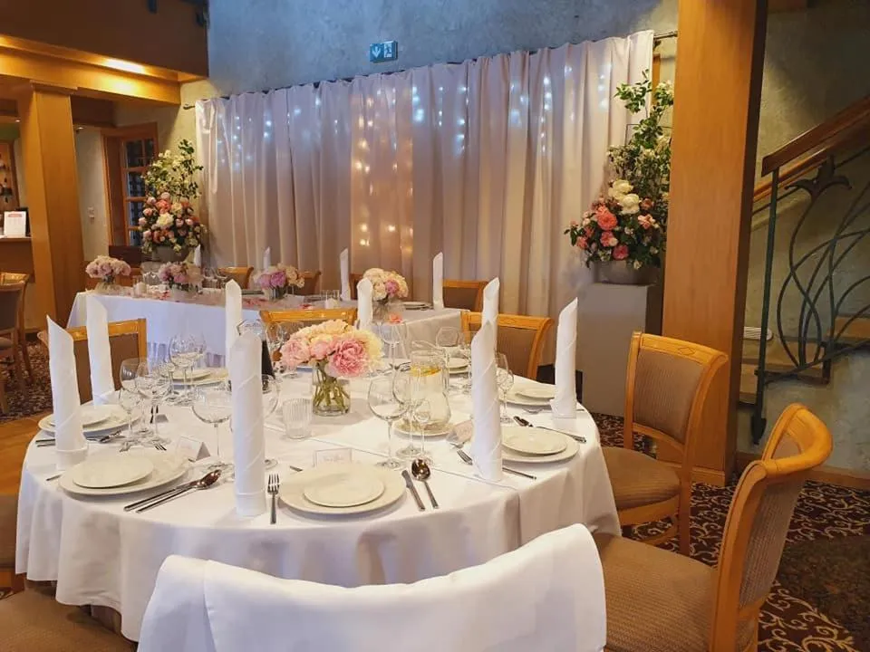 Restaurant/places to eat in Hotel Habenda