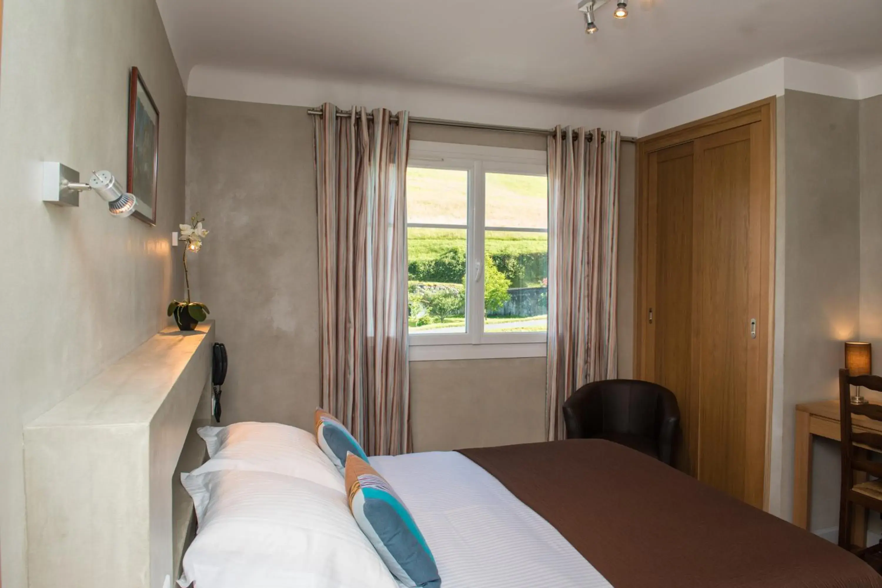 Photo of the whole room, Bed in Logis Hotel Ur-Hegian Photo of the whole room, Bed in Logis Hotel Ur-Hegian