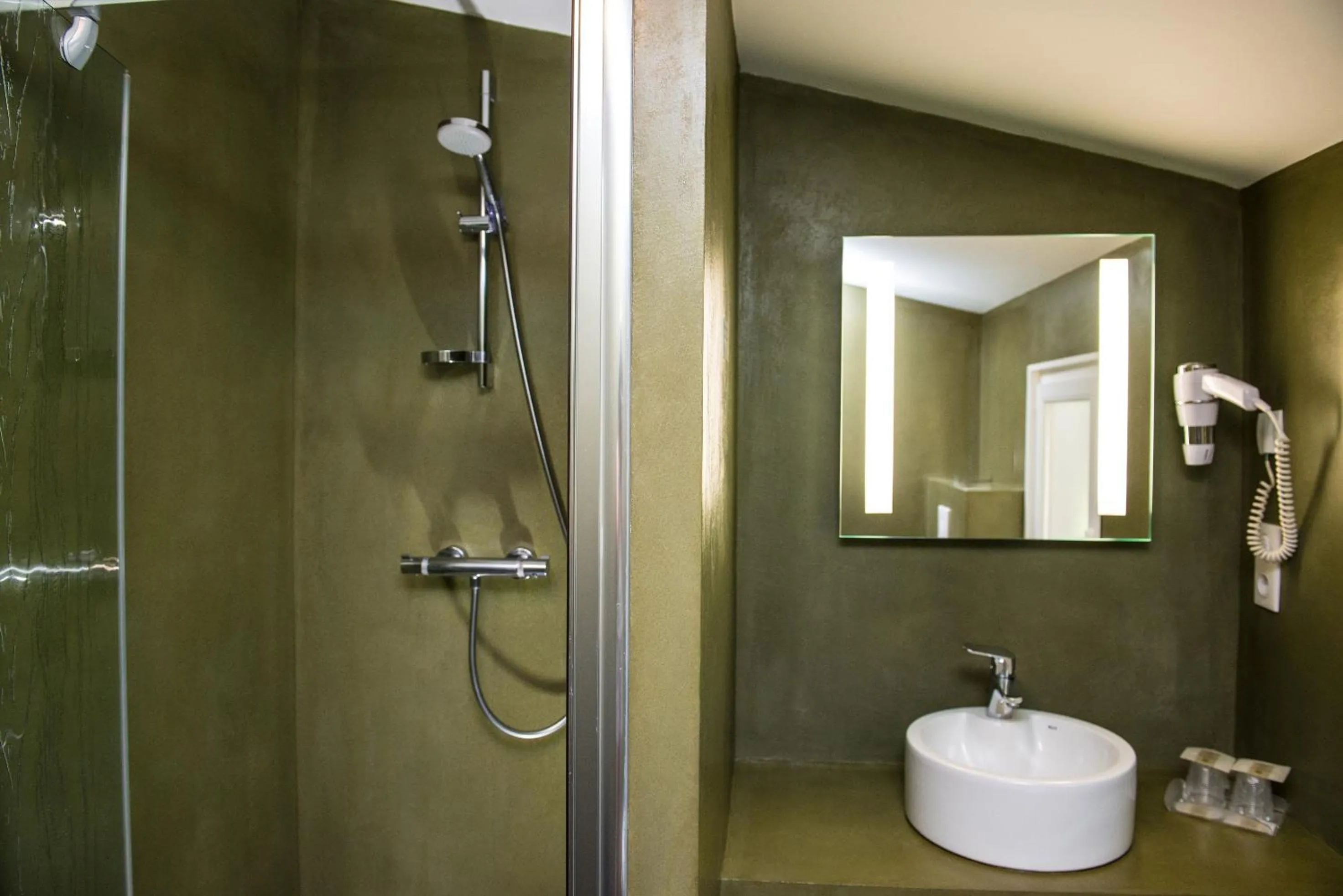 Bathroom in Logis Hotel Ur-Hegian