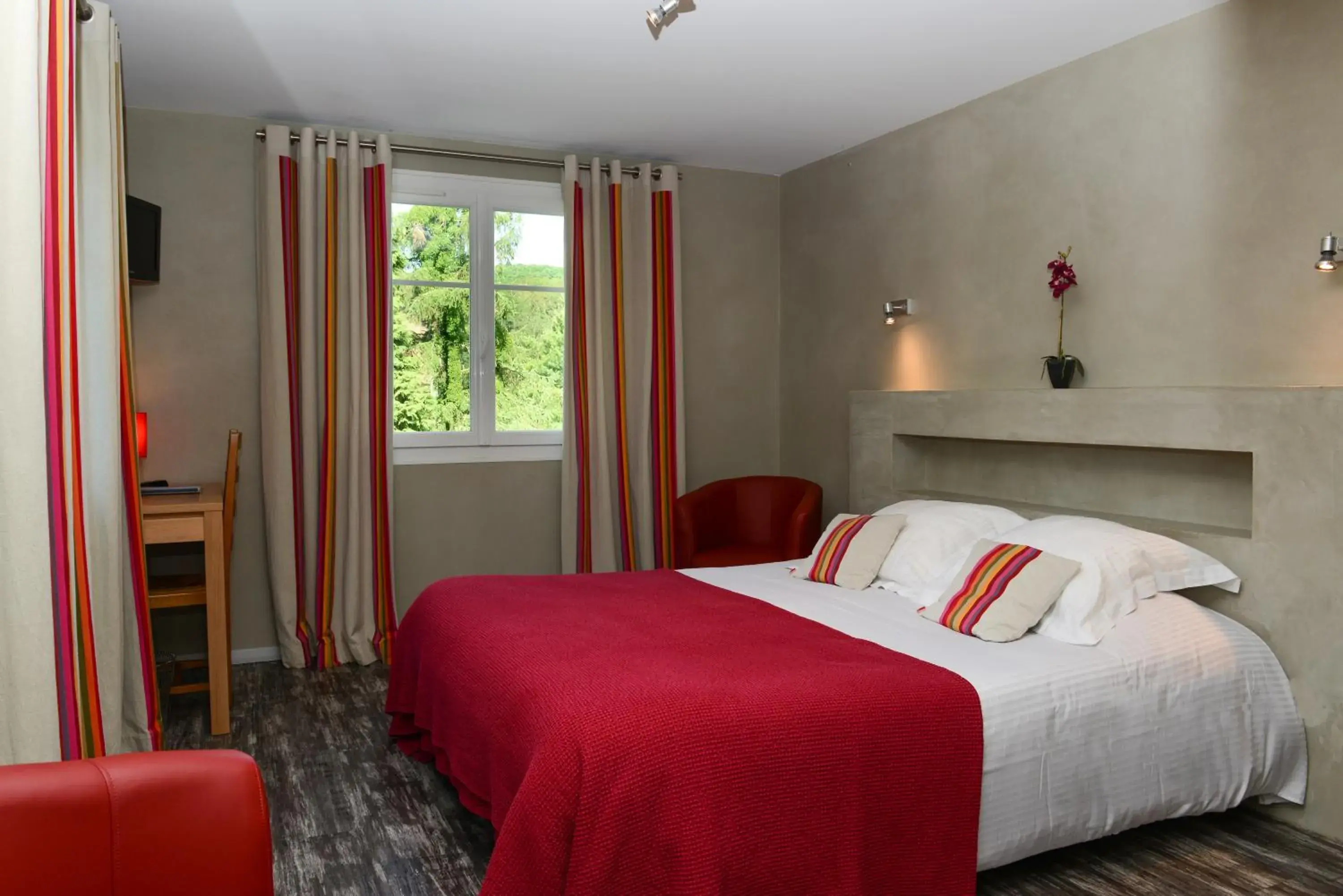 Photo of the whole room, Bed in Logis Hotel Ur-Hegian Photo of the whole room, Bed in Logis Hotel Ur-Hegian