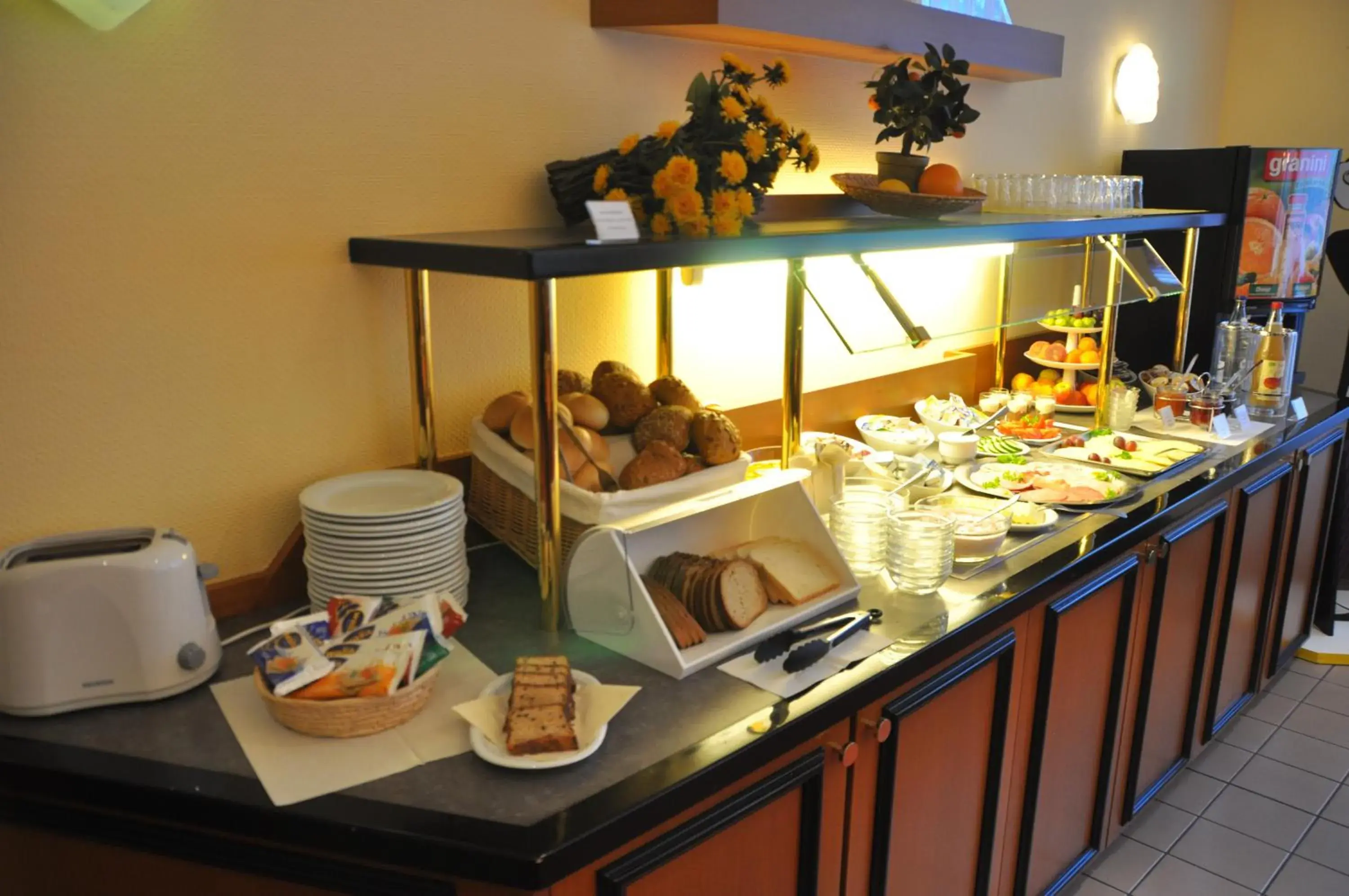 Apartment (2 Adults + 2 Children) in City Hotel Aschersleben Apartment (2 Adults + 2 Children) in City Hotel Aschersleben