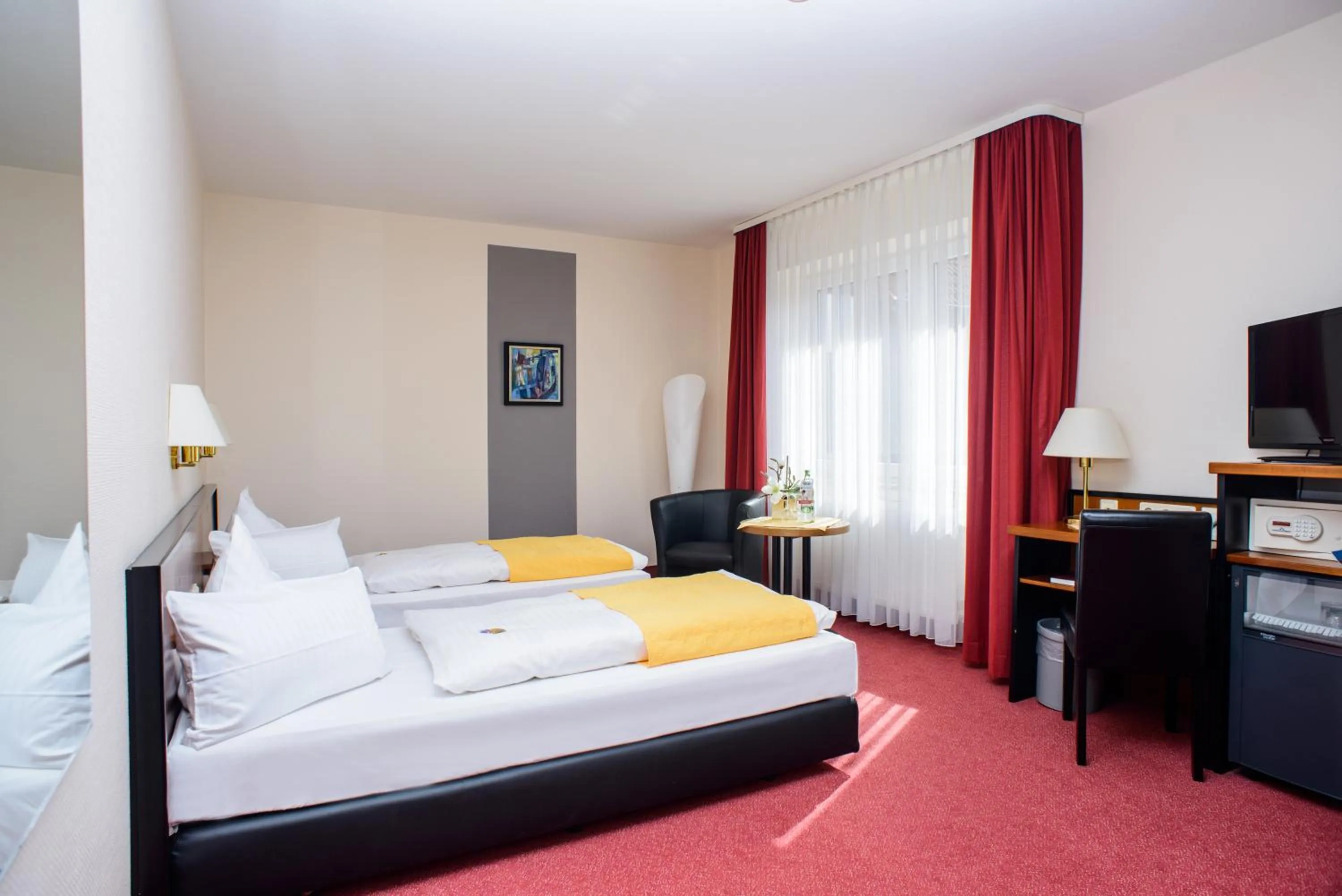 Shower, Bed in City Hotel Aschersleben