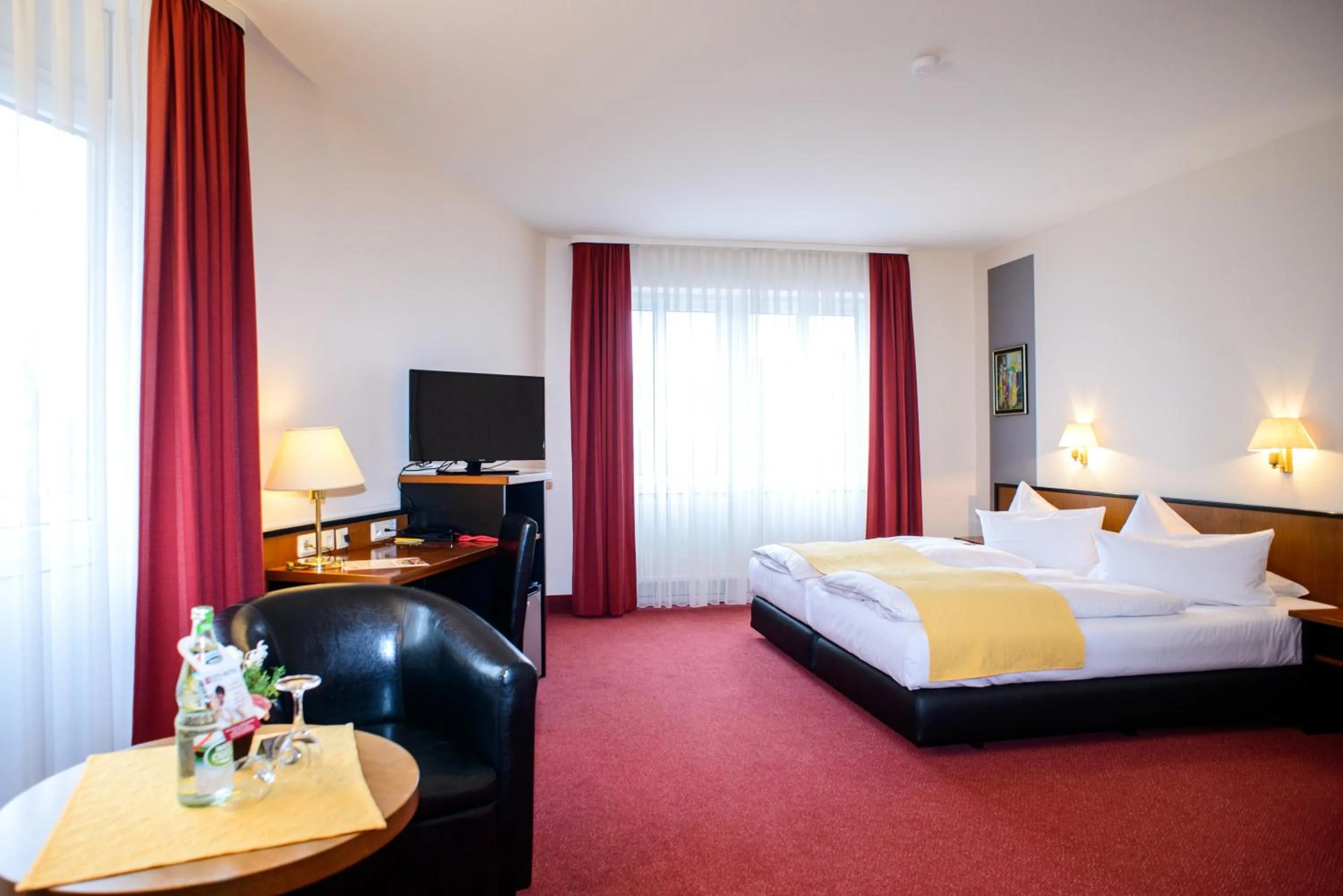 Shower, Bed in City Hotel Aschersleben