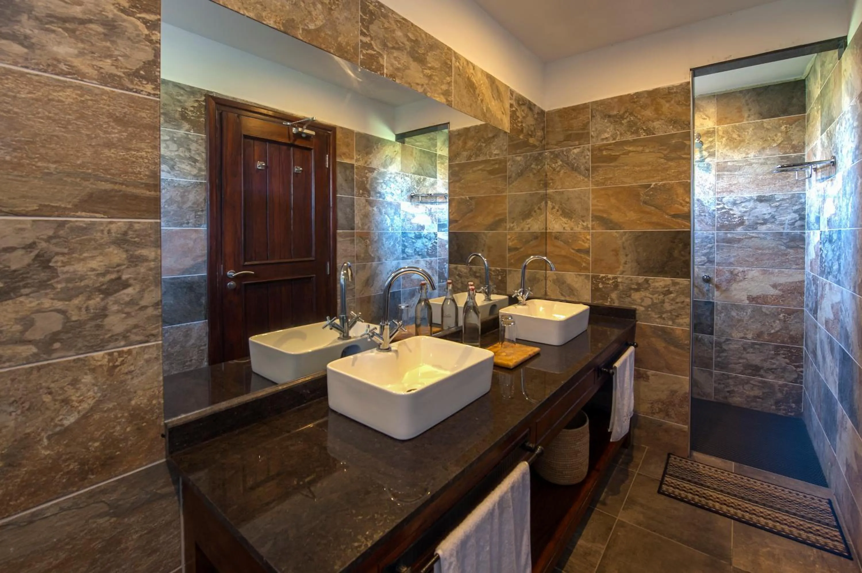 Bathroom in Serengeti Sametu Camp