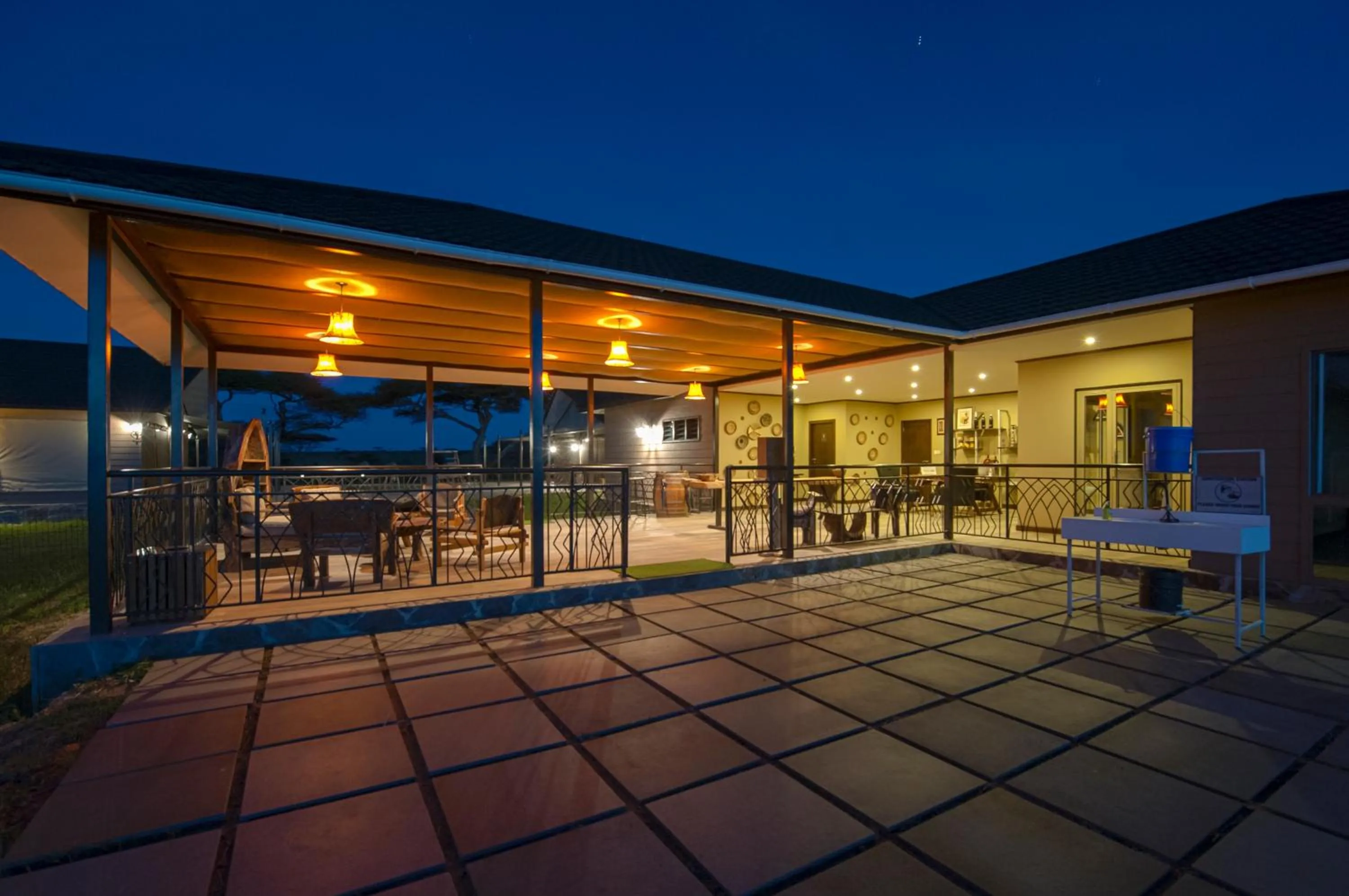 Facade/entrance in Serengeti Sametu Camp